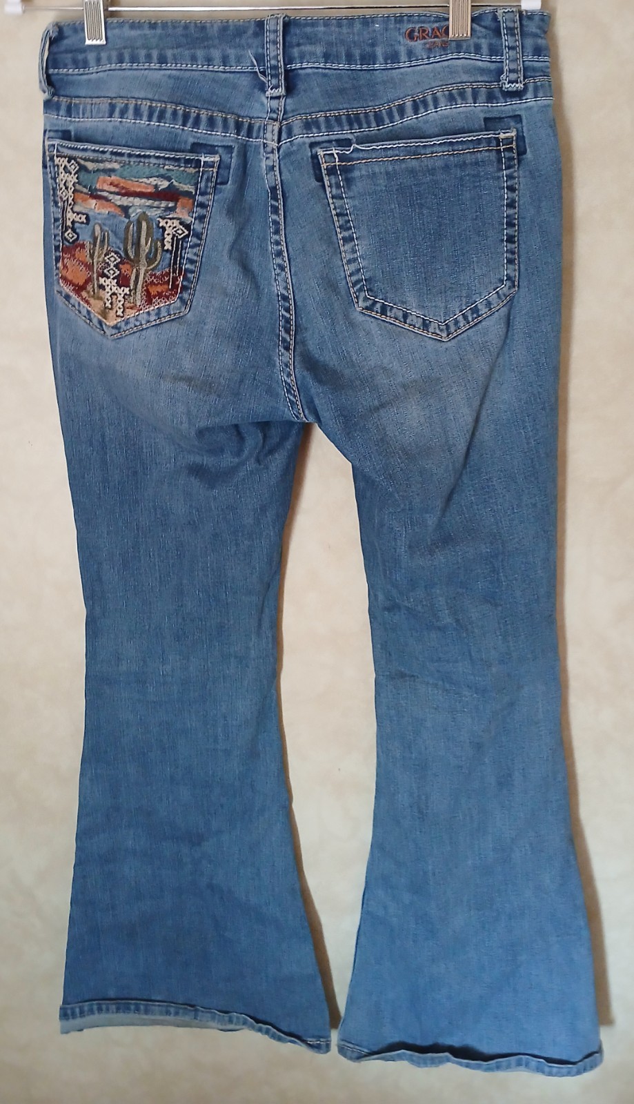 Grace Women’s Bootcut Jeans Blue Medium Wash 5-Pocket Denim Embroidered. Size 29