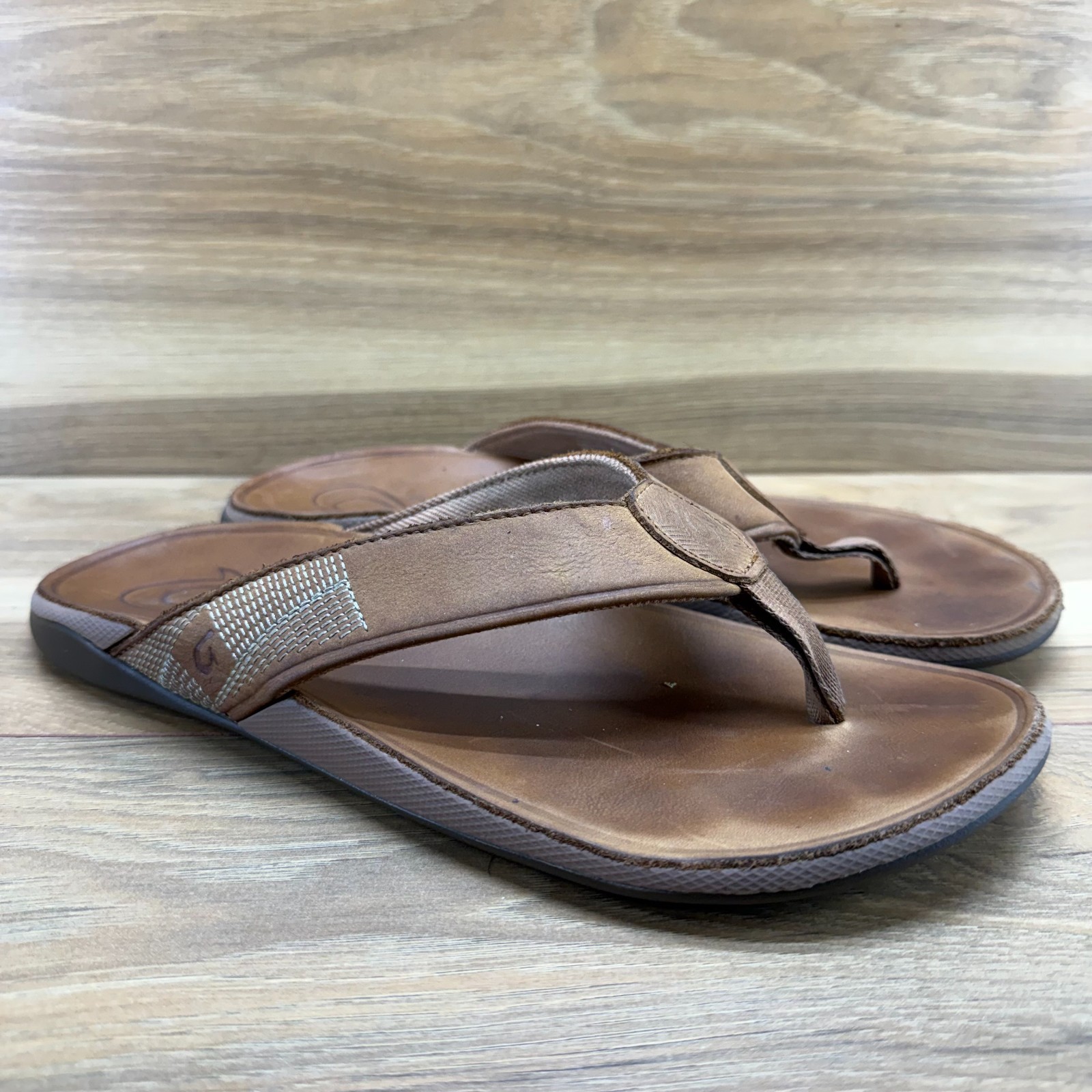 Olukai Tuahine Sandals Mens 9 EU 42 Tan Travel Summer Resort Flip Flop Thong