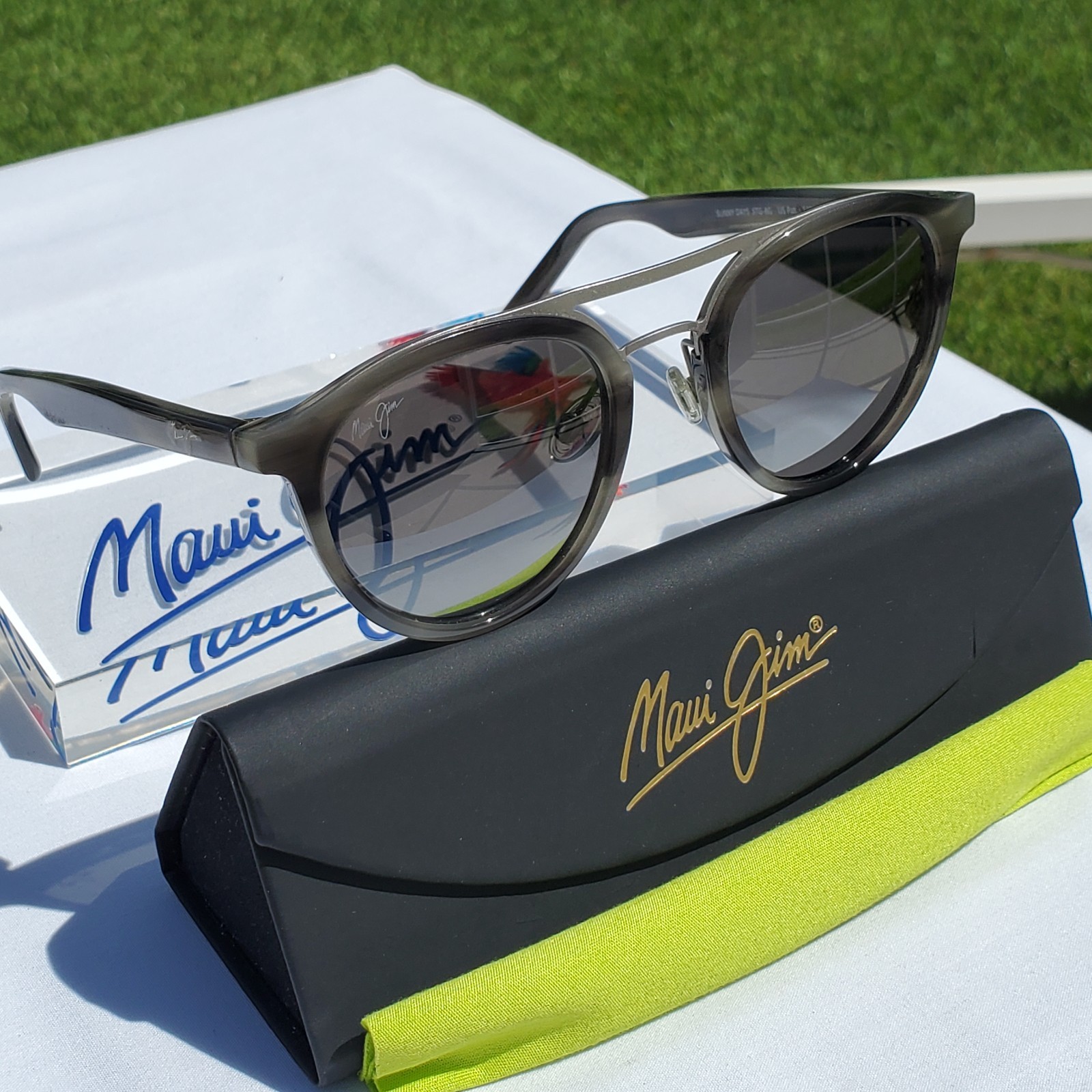 *******Maui Jim “SUNNY DAYS” 529-14E Gloss Grey Horn Frames / Grey Lenses*******