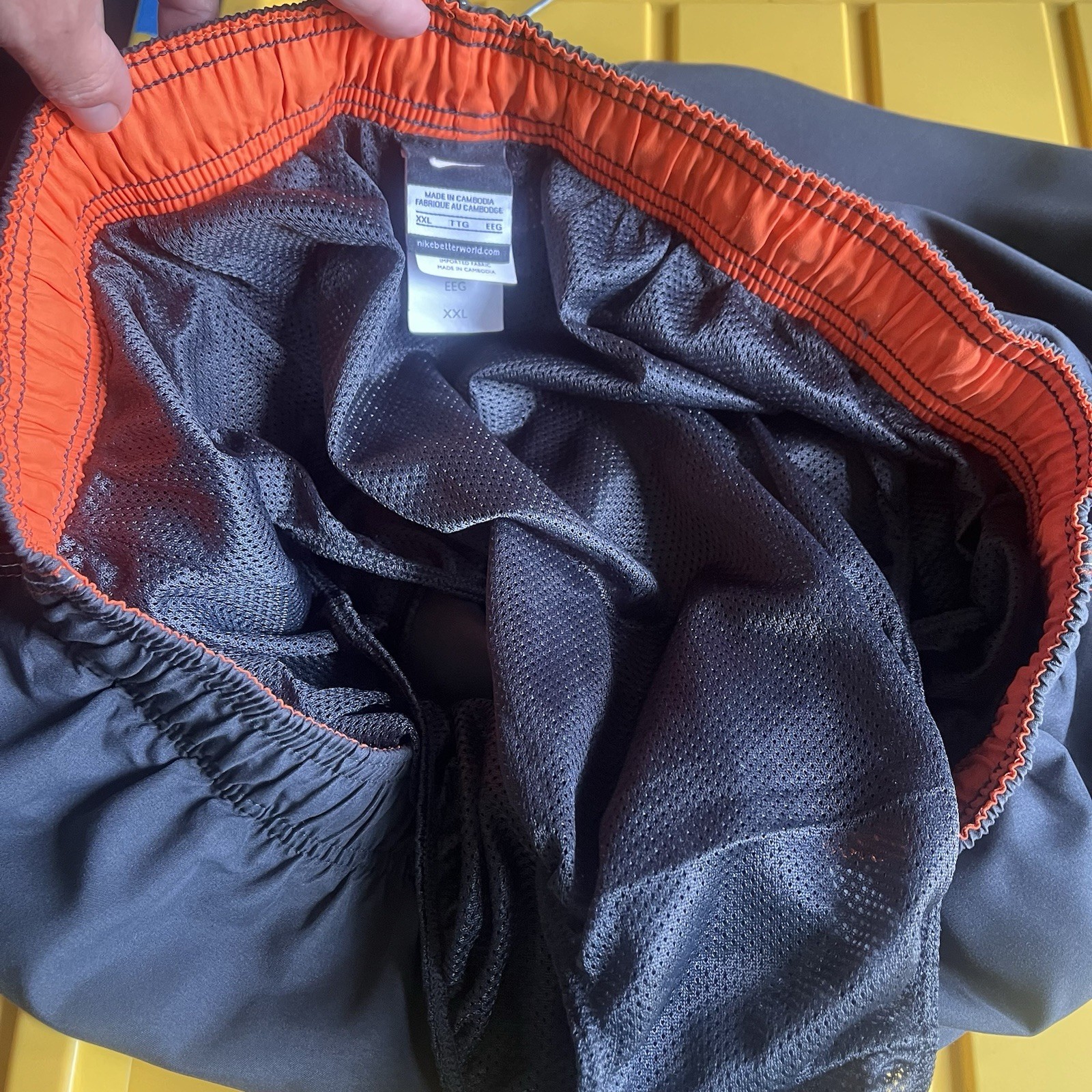 Nike Men XXL Core Volley 9″ Cargo Swim Trunks Mesh Liner Charcoal Grey Orange