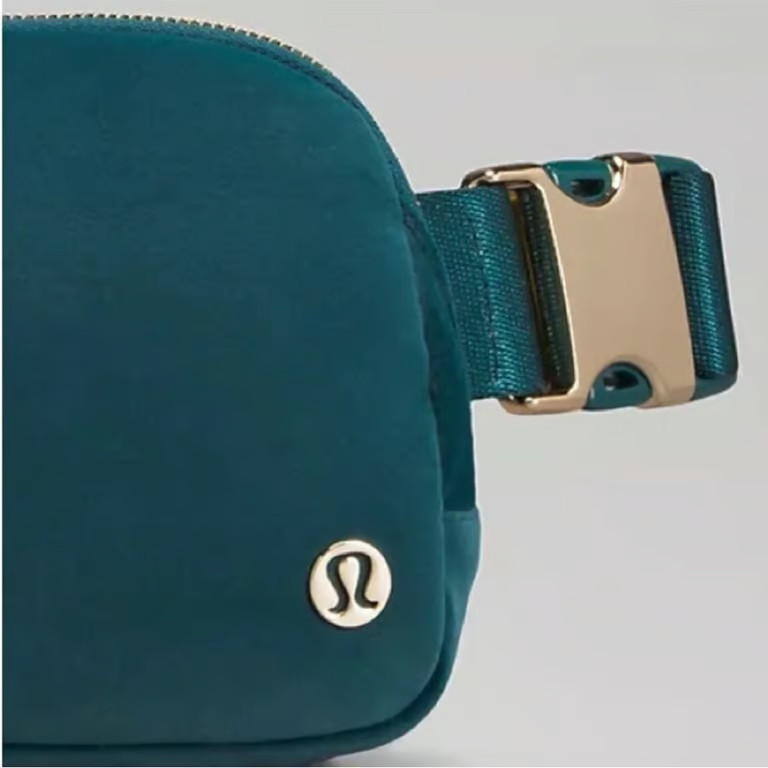 Lululemon Everywhere Belt Bag 1L Velour Jasper Green / Gold