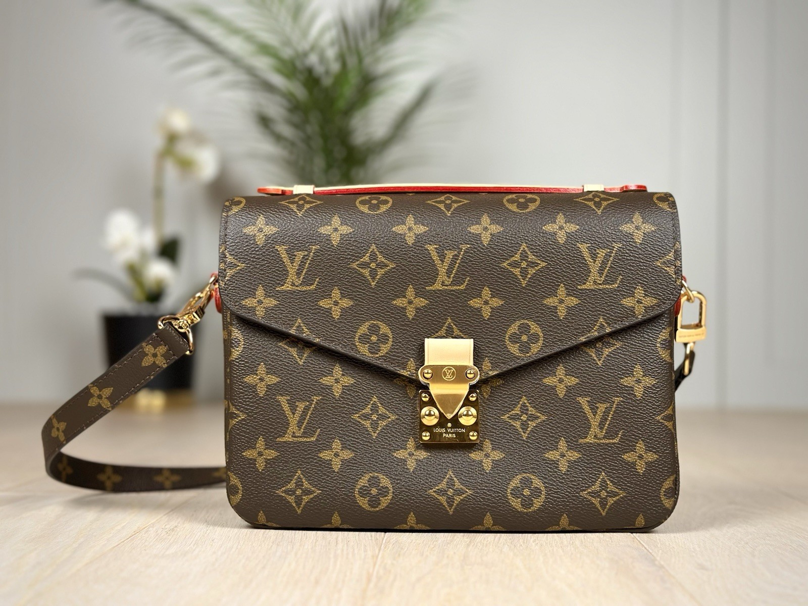 Authentic Louis Vuitton Pochette Métis– Excellent Condition