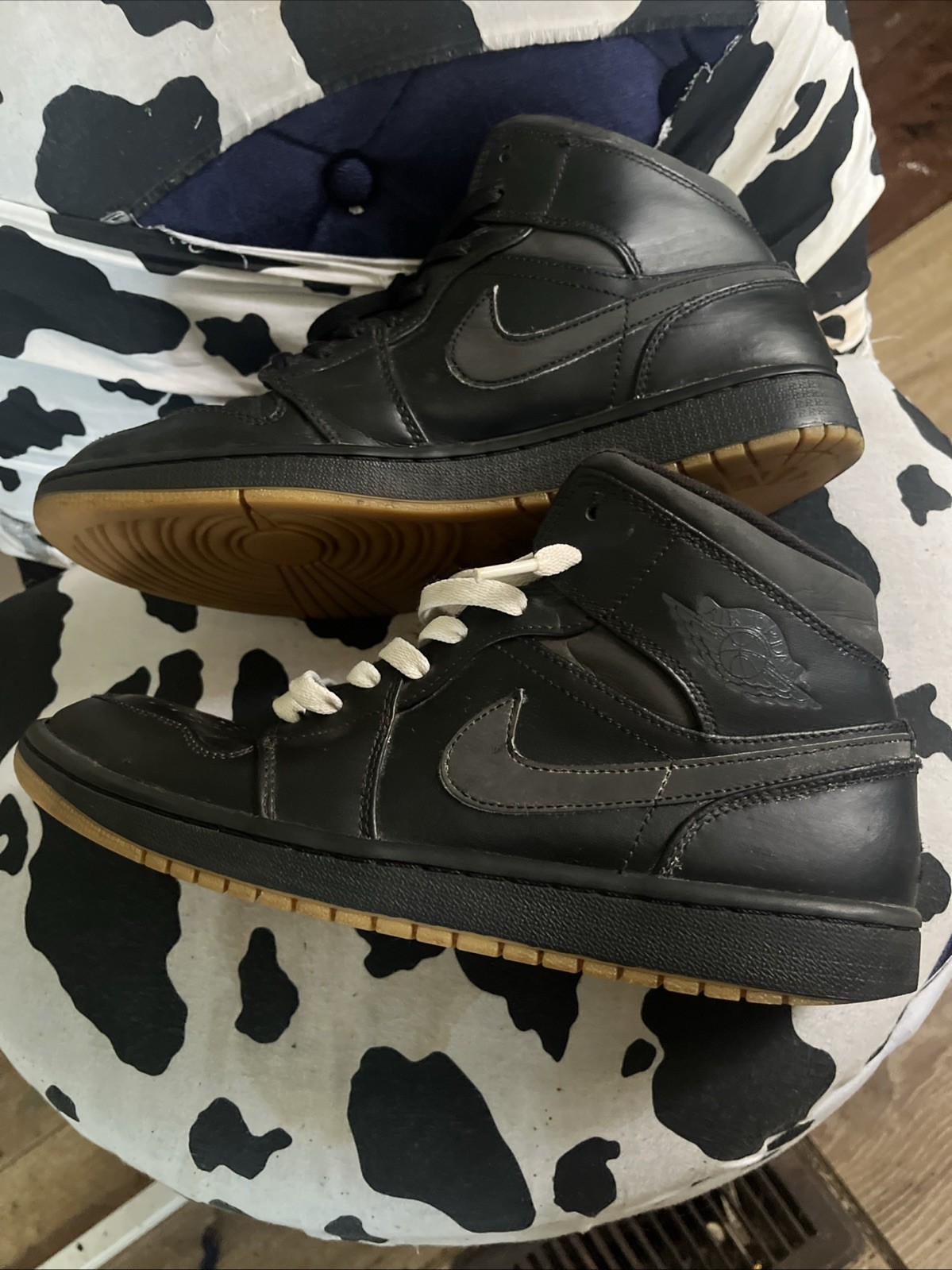 Size 10 – Air Jordan 1 Mid Triple Black