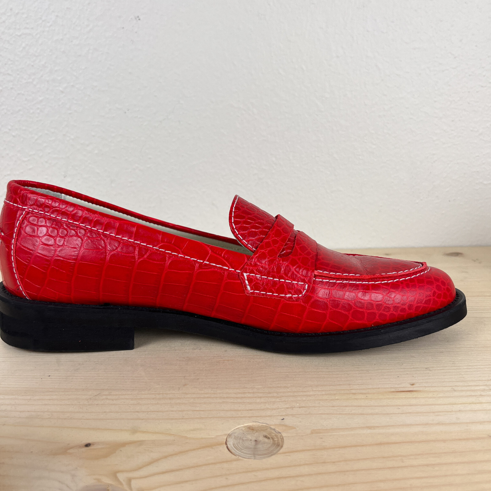 Duke + Dexter x Peachy Den Loafers Womens UK 8 Red Crocodile Stamp Leather Rare