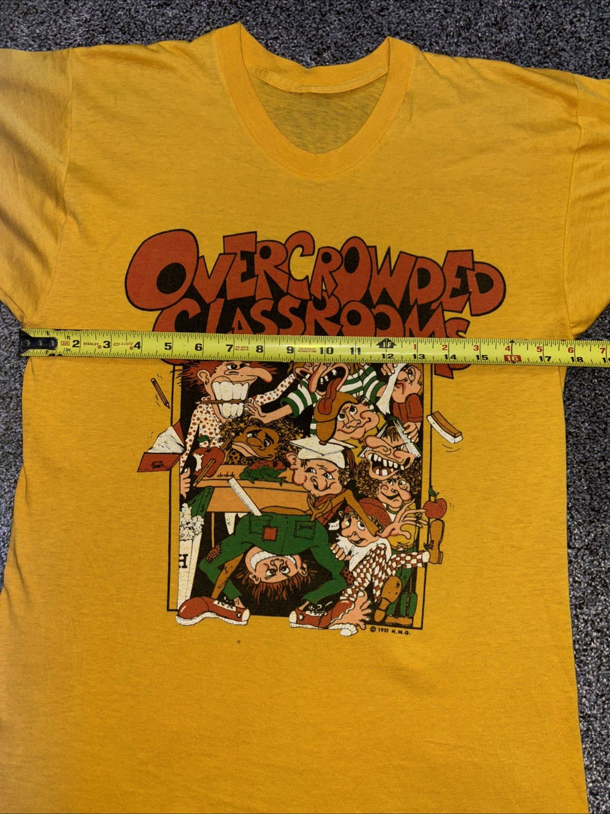 Vintage 1981 Crowded Classrooms School Cartoon Humor Very Rare M/L Yellow