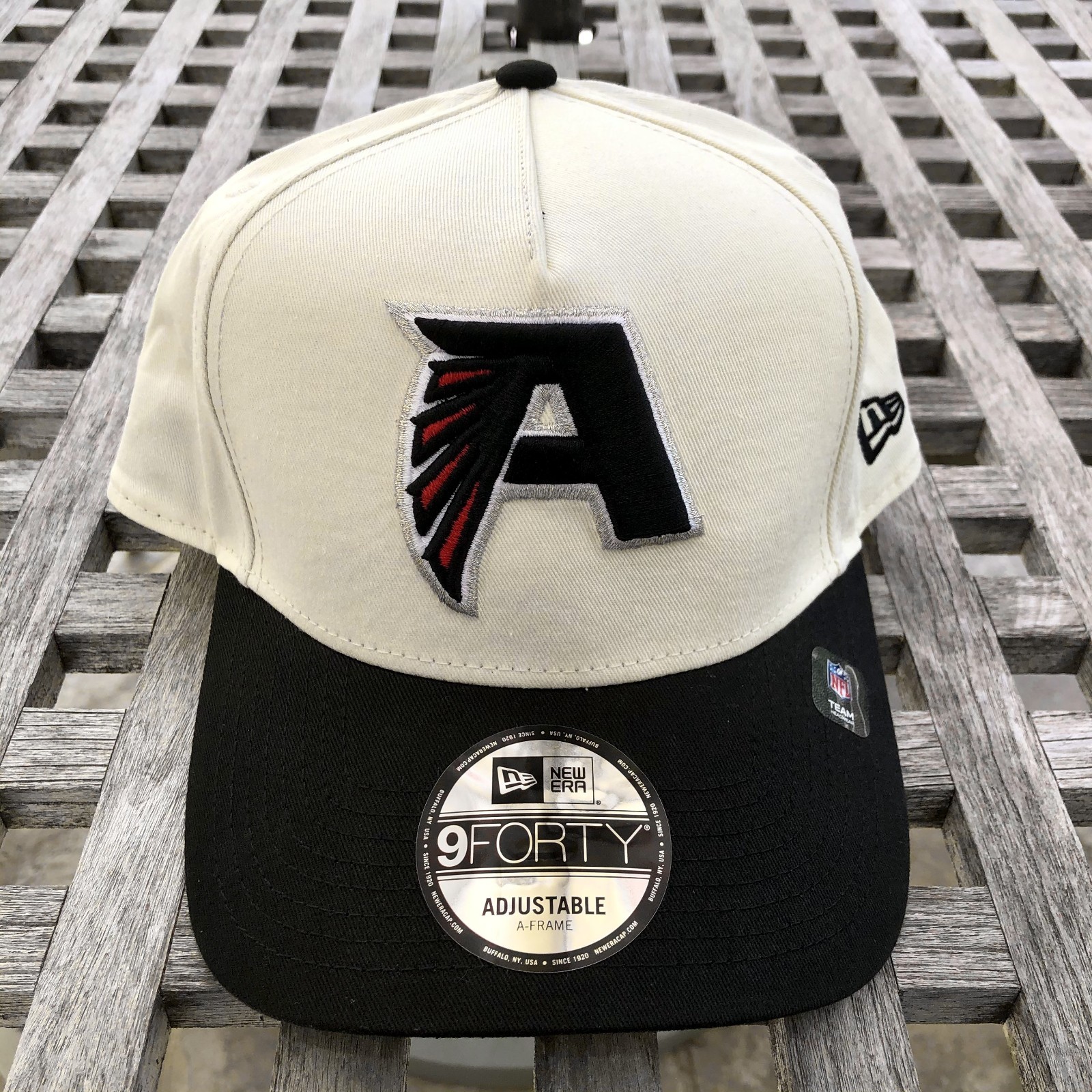Atlanta Falcons Deceptor Alt Logo NFL New Era 9FORTY 2 Tone A Frame Snapback Hat