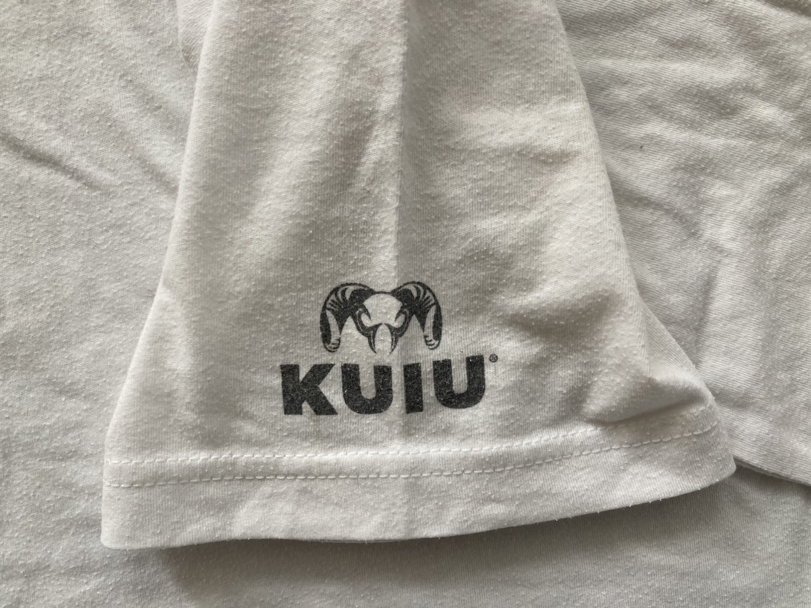 KUIU ISLAND ALASKA T-shirt Men Size XL Ivory Hunting Short Sleeve