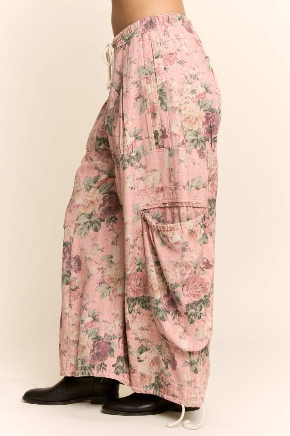 Davi & Dani Cropped Pink Denim Floral Big Pocket Cargo Barrel Pants Size Large