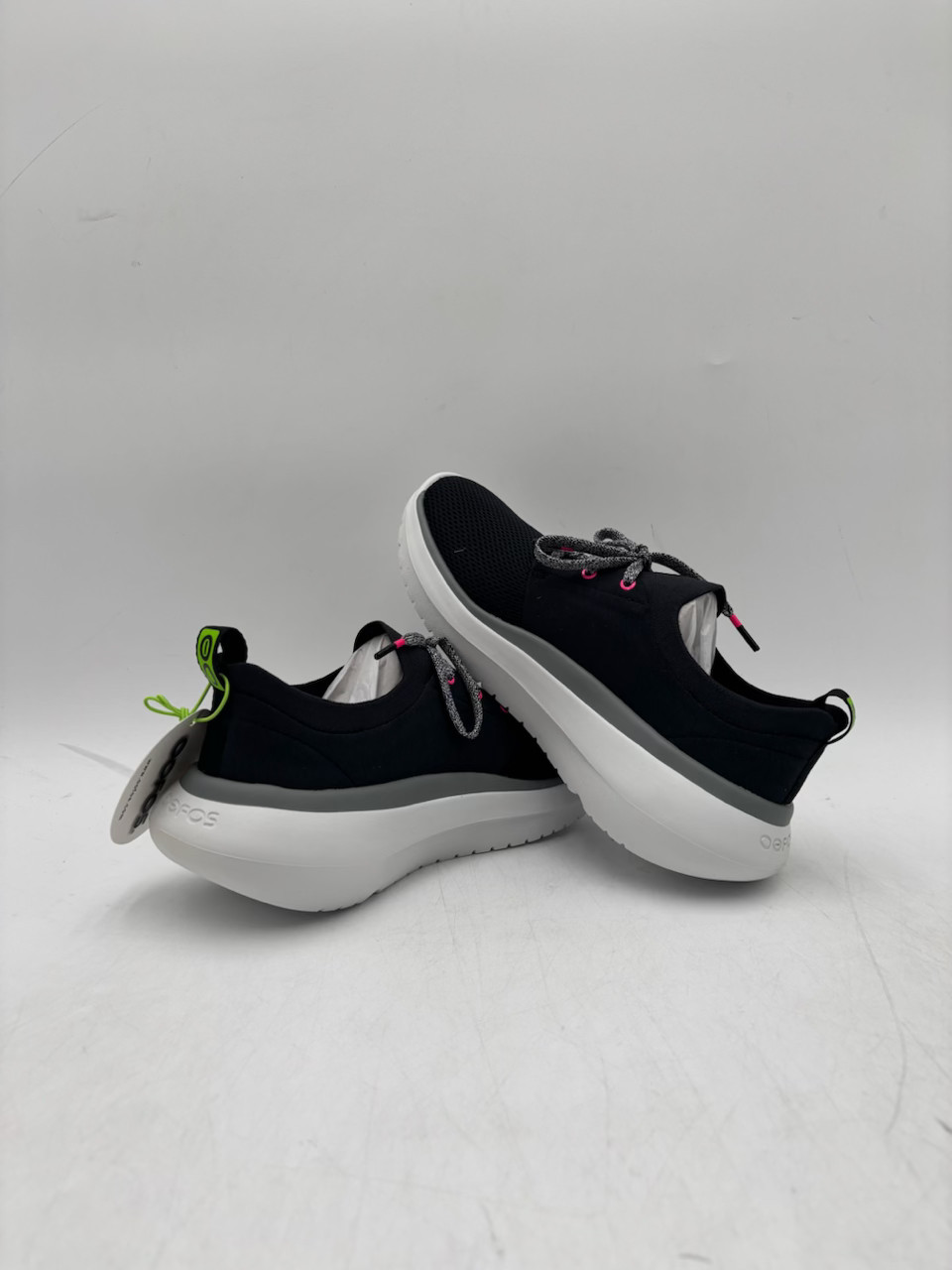 Oofos OOMY STRIDE Women’s NEW Casual Shoes White/Black Multiple Sizes