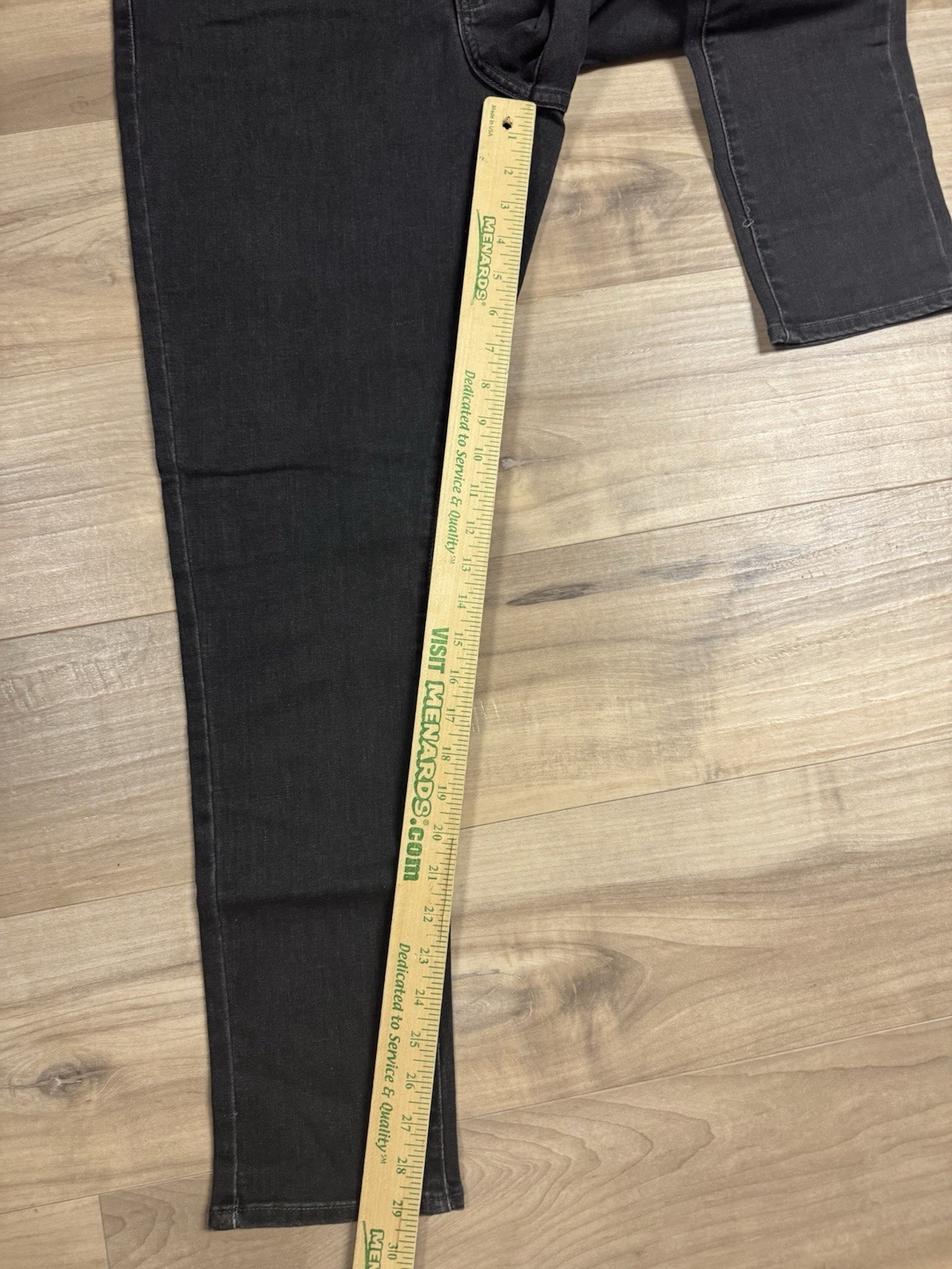 Levi’s Women’s Stretch 311 Shaping & Tummy Slimming Skinny Jean Black 33×30 NWT