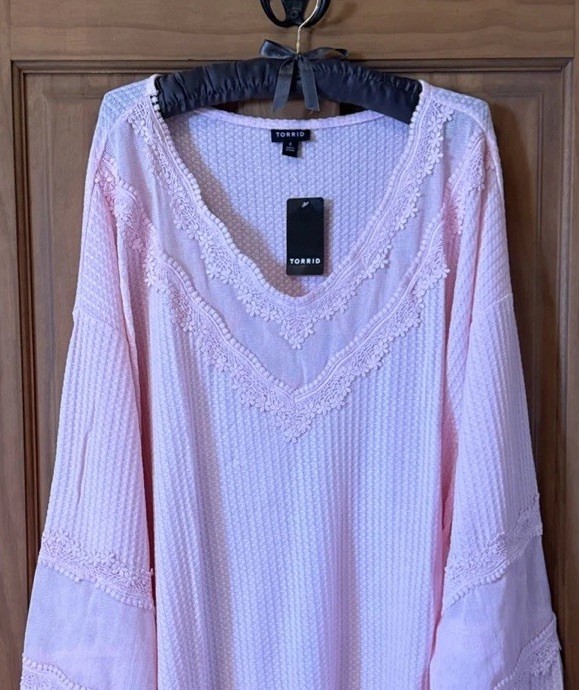 TORRID SWEATER LONG SLEEVE LACE V NECK SWEATSHIRT 4 4X 4XL 26 NEW