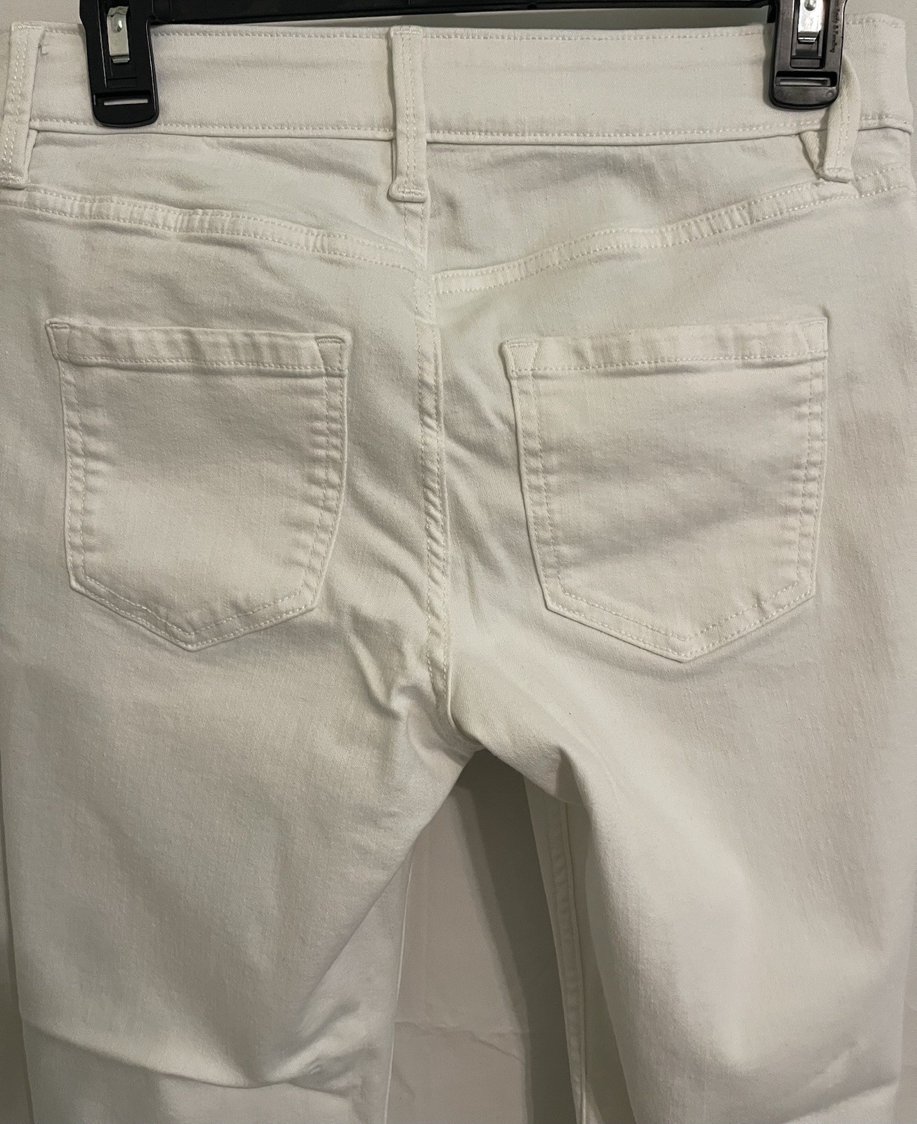 Liz Claiborne Women’s Slim Jeans White Light Wash Mid Rise Cotton Denim 4