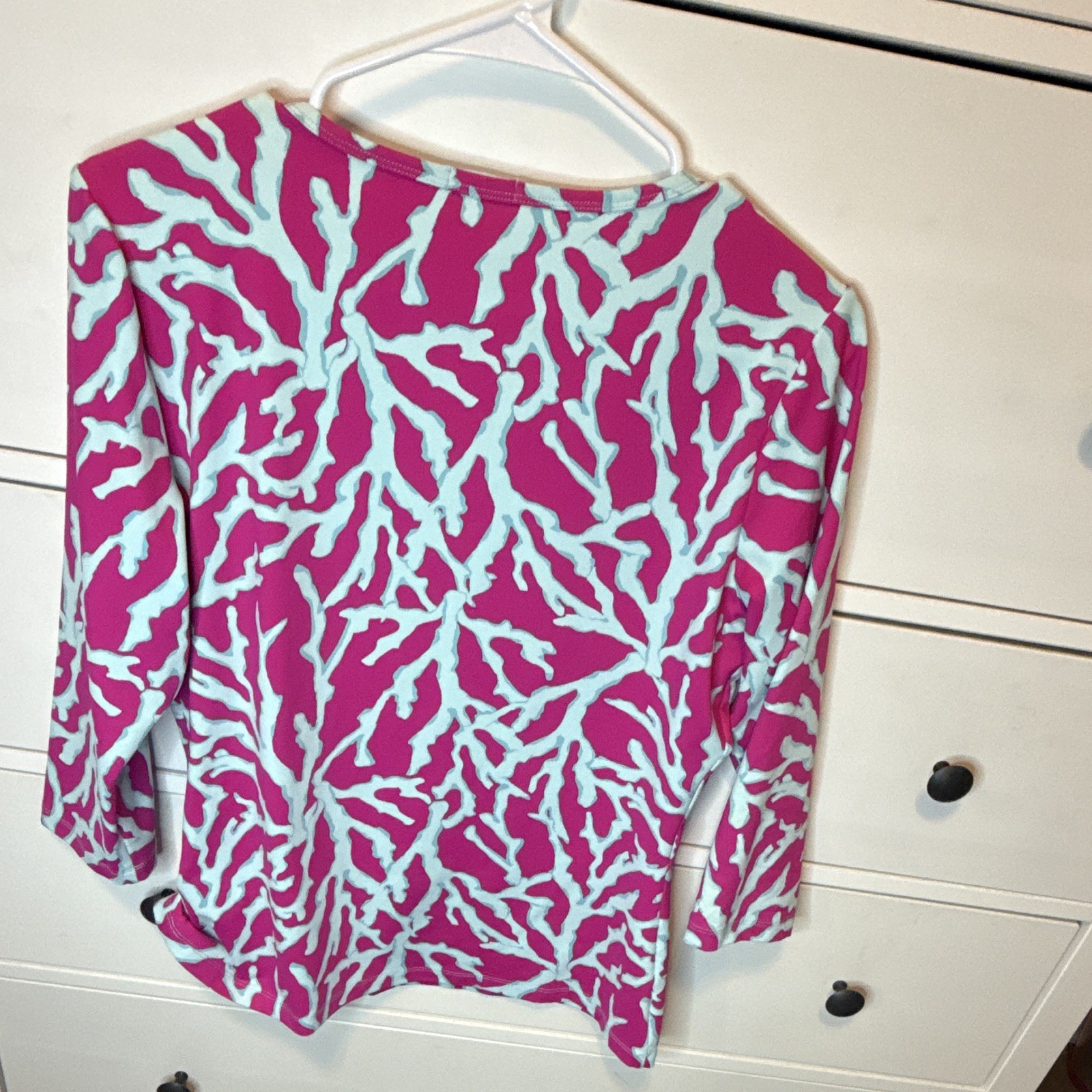J. McLaughlin Women’s M Pink/Blue Abstract V-Neck 3/4 Sleeve Knit Top
