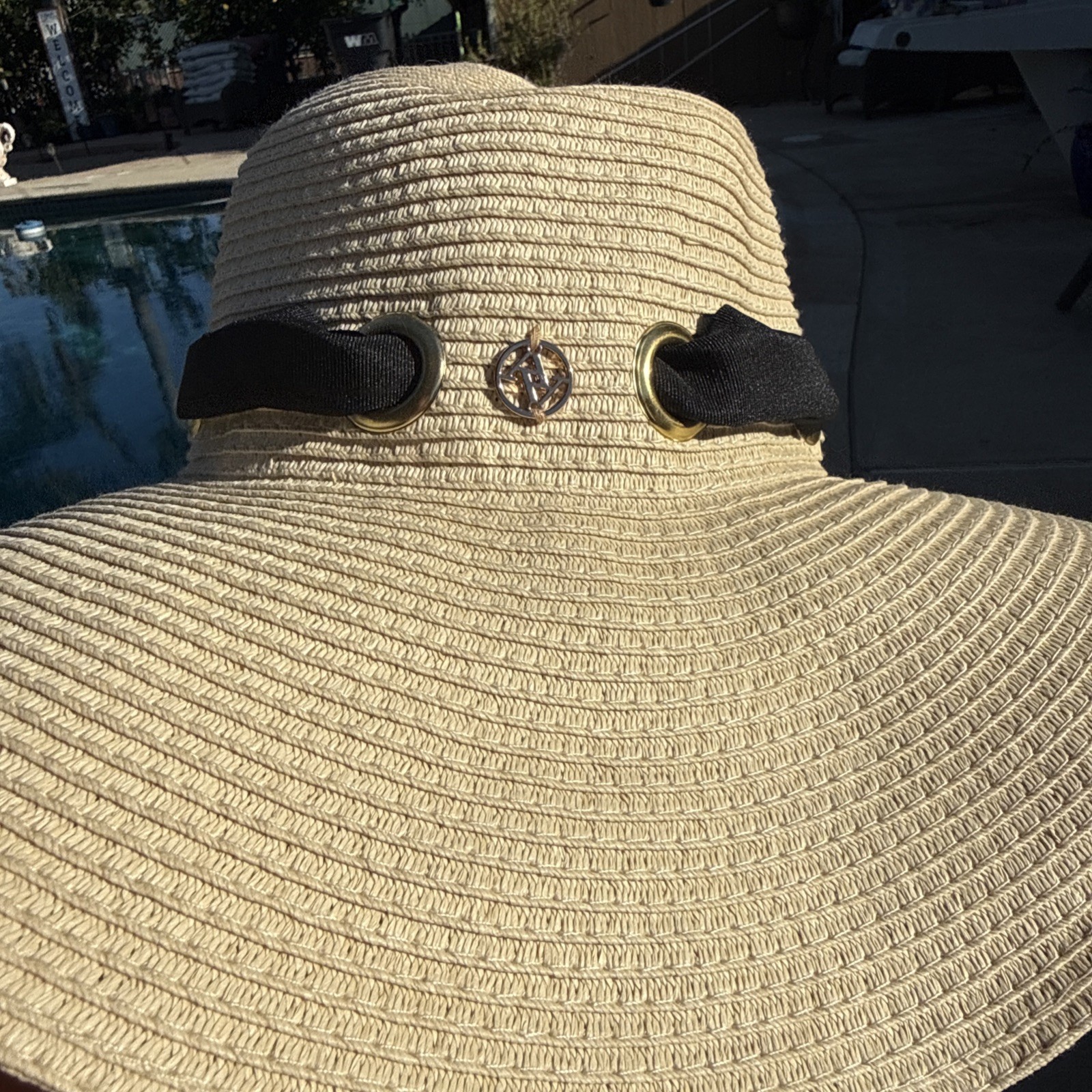 Adrienne Vittadini 5” Ultra Wide Brim Beige Straw Floppy Sun Hat Gold AV Logo