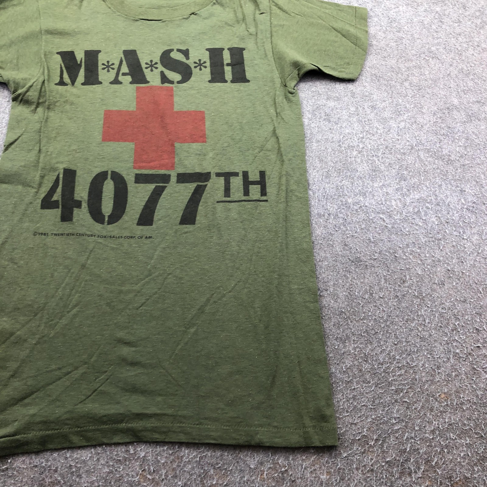Vintage MASH Shirt Mens Small Green Military TV Show 4077th Tee Korean War 80s