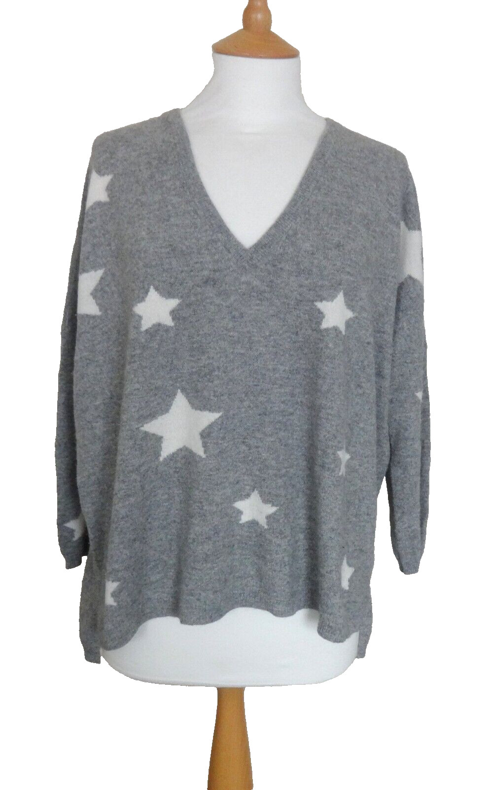 By Iris Cashmere Star Design V Neck Jumper – L