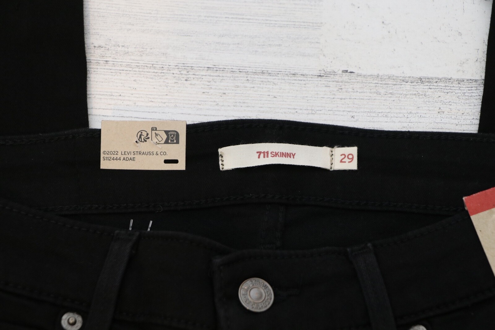 Levi’s 711 Skinny Jeans In Soft Black Women’s 29 x 28 NEW