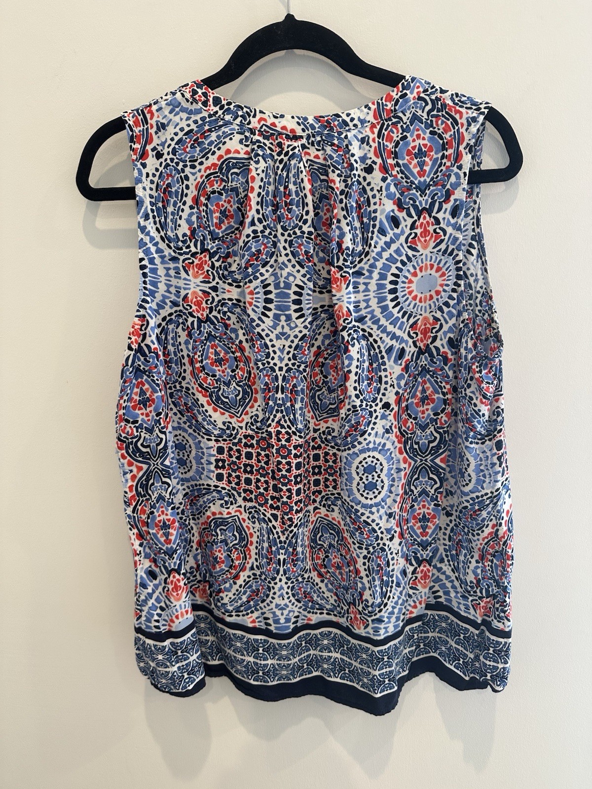 Crown & Ivy Sleeveless V-Neck Button Front Paisley Rayon Blouse – XL