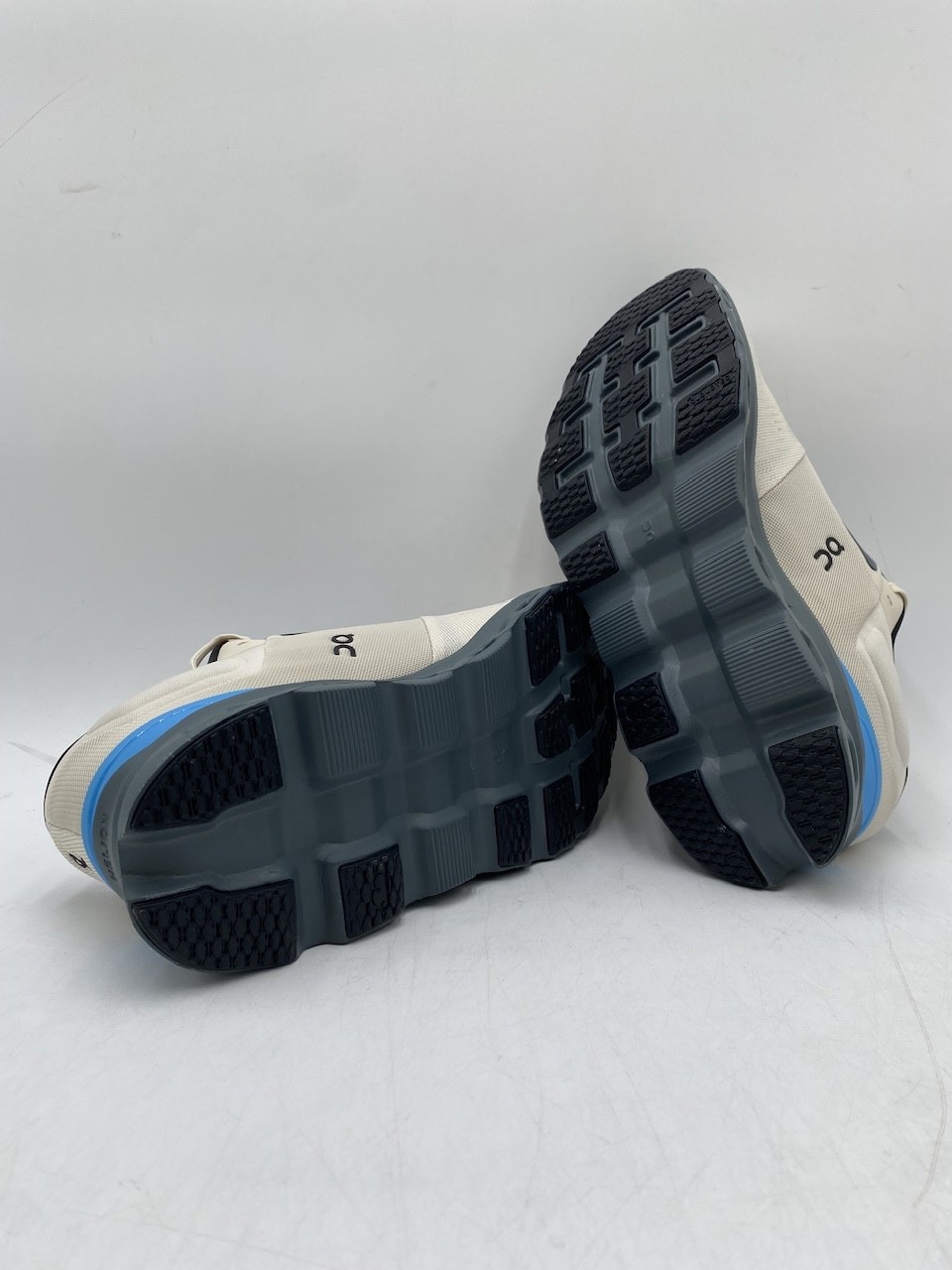 On CLOUDSTRATUS 3 Men’s NEW Running Shoe Green/Horizon Multiple Sizes