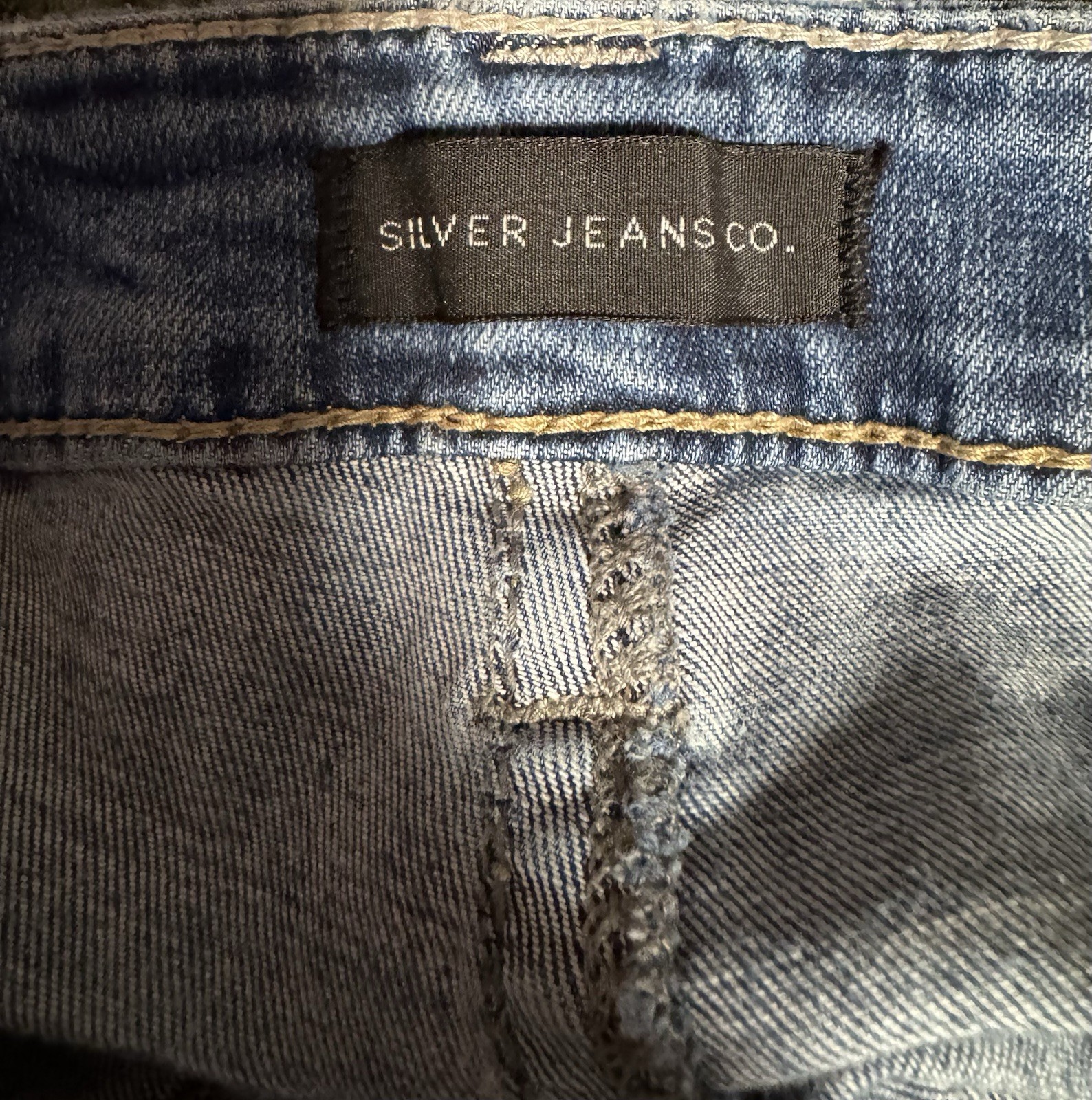 Men’s Silver Brand Jeans (Hardly Worn) Beautiful Distressed Look. 36×34 🔥🔥🔥