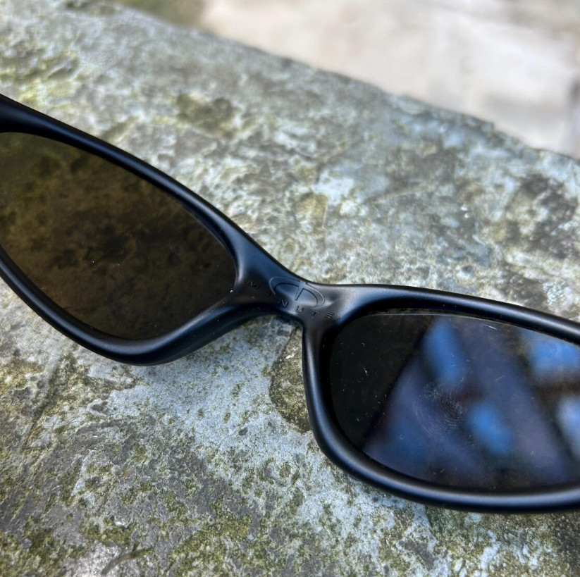Vintage Oakley Minute Sunglasses Black Frame Blue Lenses Y2K Gorpcore