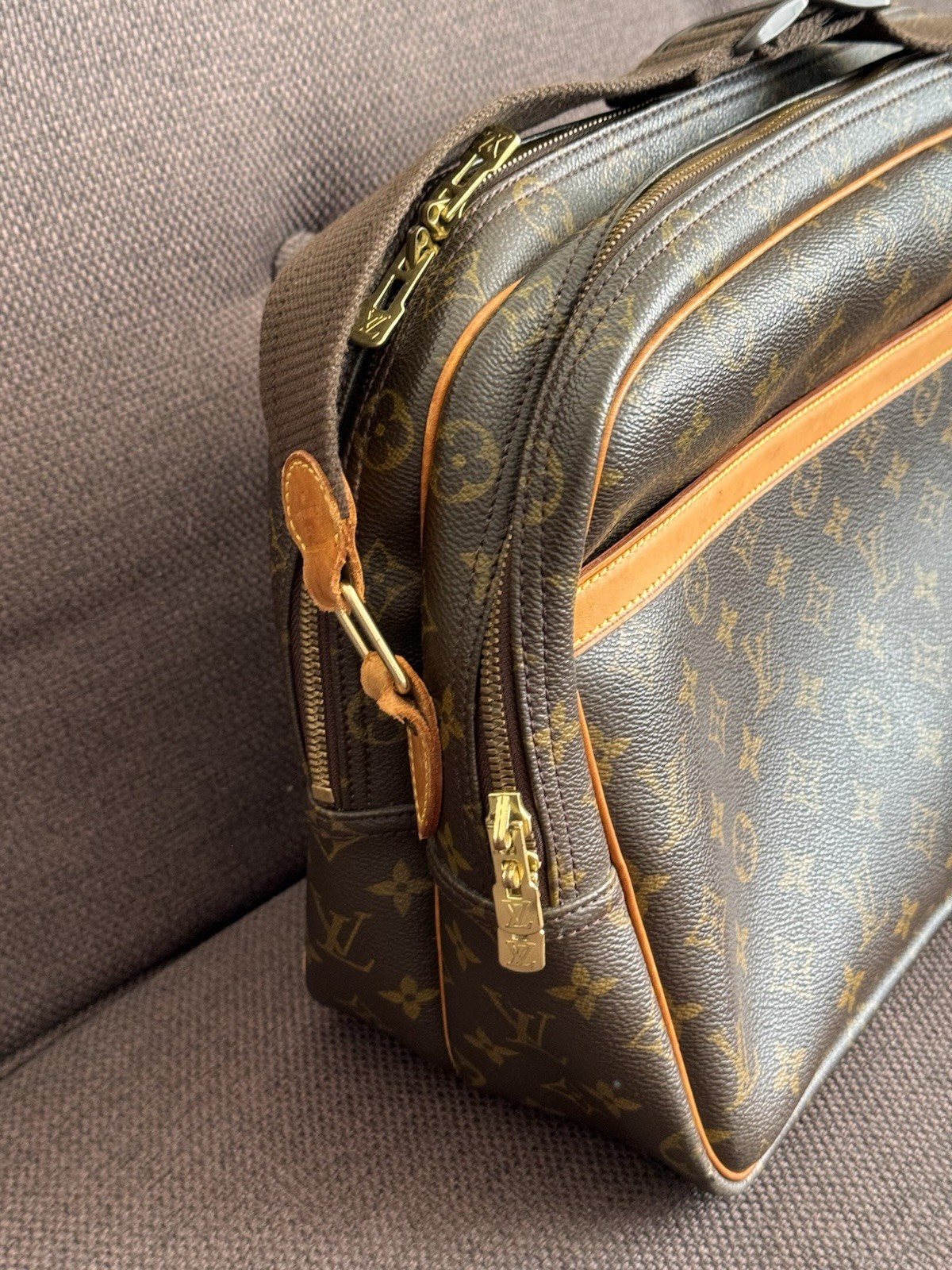 Louis Vuitton Reporter Bag Monogram Canvas GM