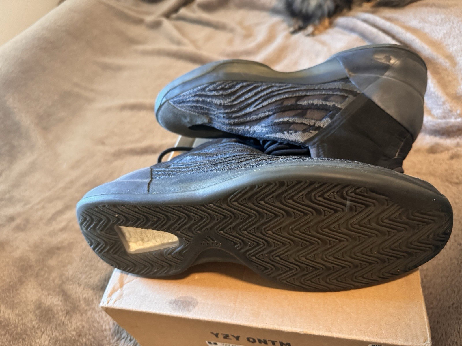 adidas Yeezy Quantum QNTM Onyx GX1317 Men’s Mid Top Basketball Sneakers