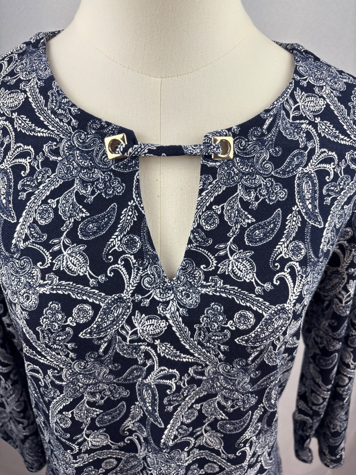Magnolia Grace Womens Small Blue Paisley Polyester/Spandex Top With Keyhole Deta