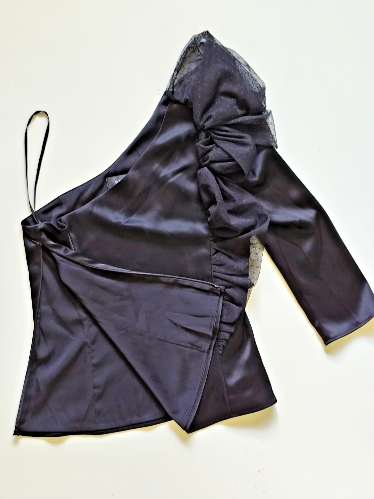 St. John Evening One Shoulder Blouse Black Embellished Tulle Raffle sz.2 Womens