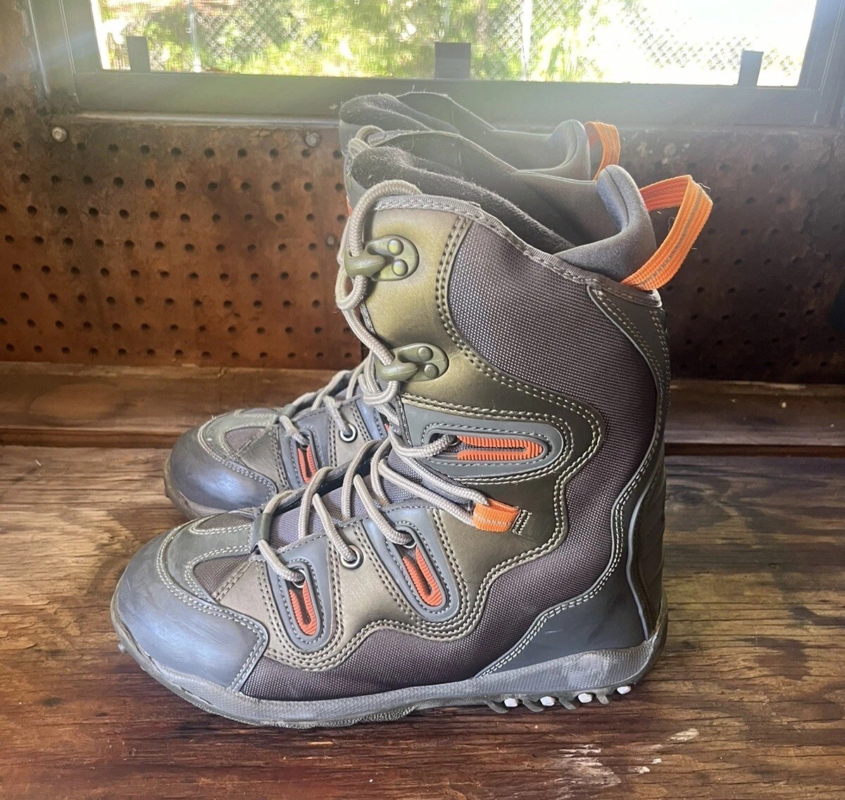Zuma Men’s Snow Ski Winter Boots Heavyweight Size 9 Charcoal Grey Orange