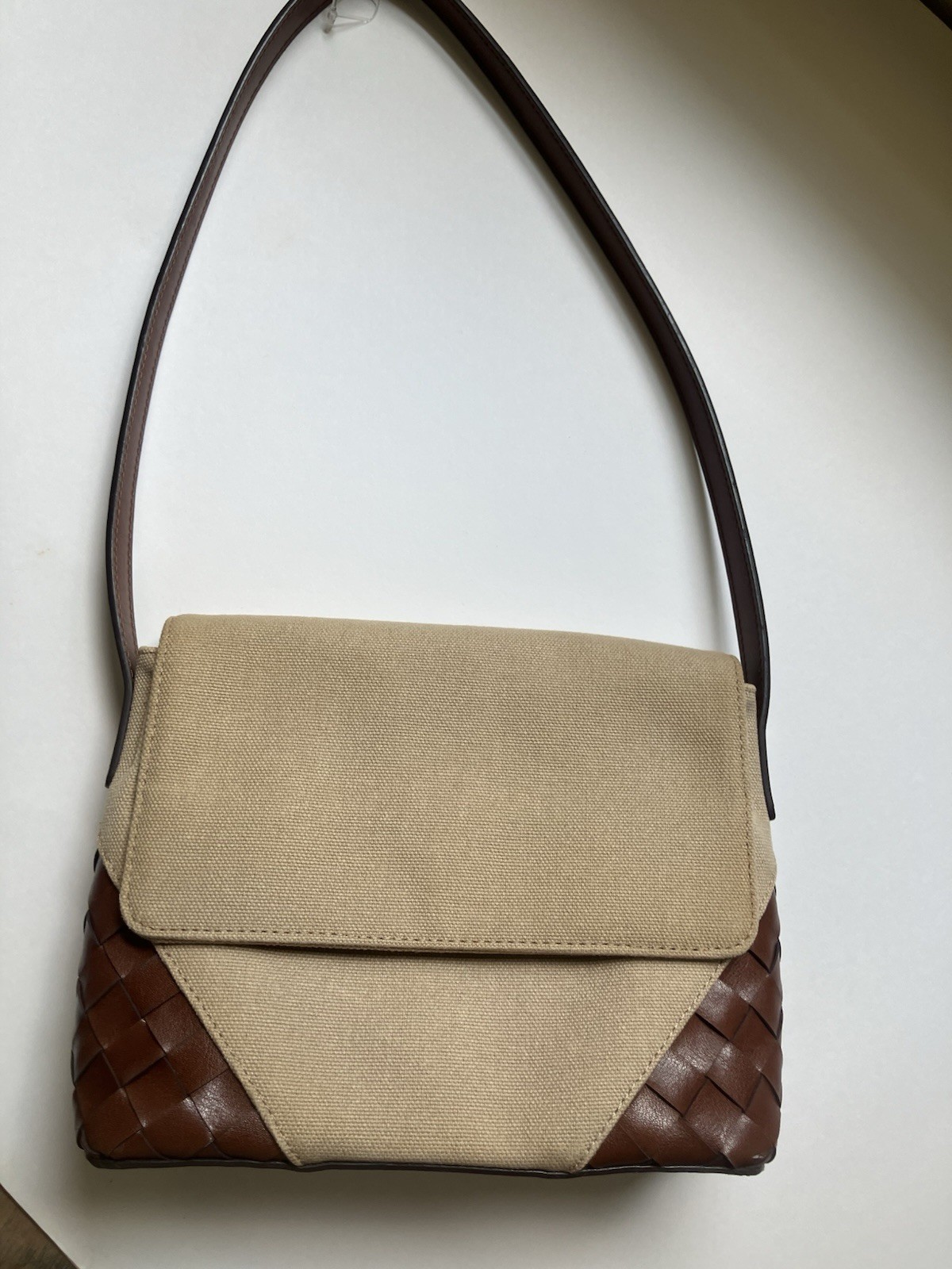 Vintage Nine West Beige Canvas shoulder bag W/woven brown leather corner details