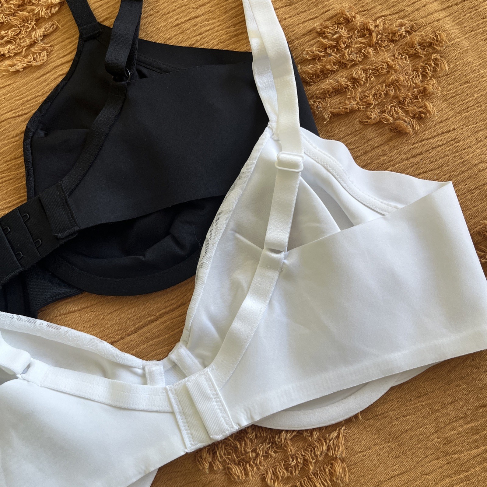 Warner’s Women’s 2-Pack T-Shirt Bras 36C Underwire Unlined Lace Black/ White