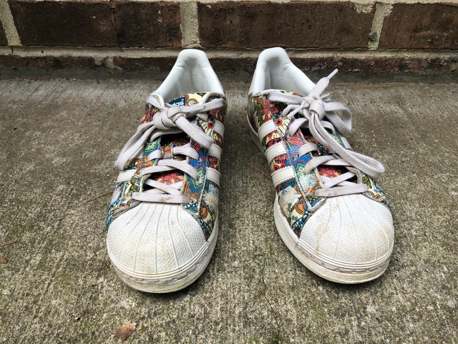 Adidas sneakers kicks women’s size 6.5