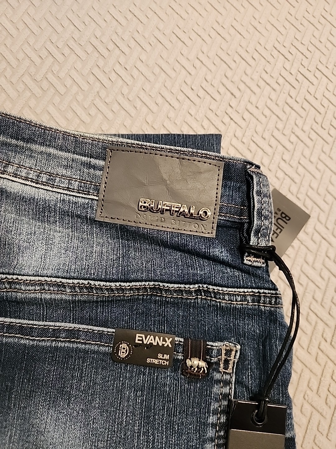 NWT $99 Buffalo David Bitton Jeans Evan-X slim strech vintage blue classic