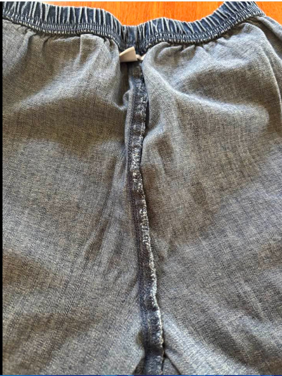 Croft & Barrow Womens Stretch Blue Jean Capris Size M – With Bow detail