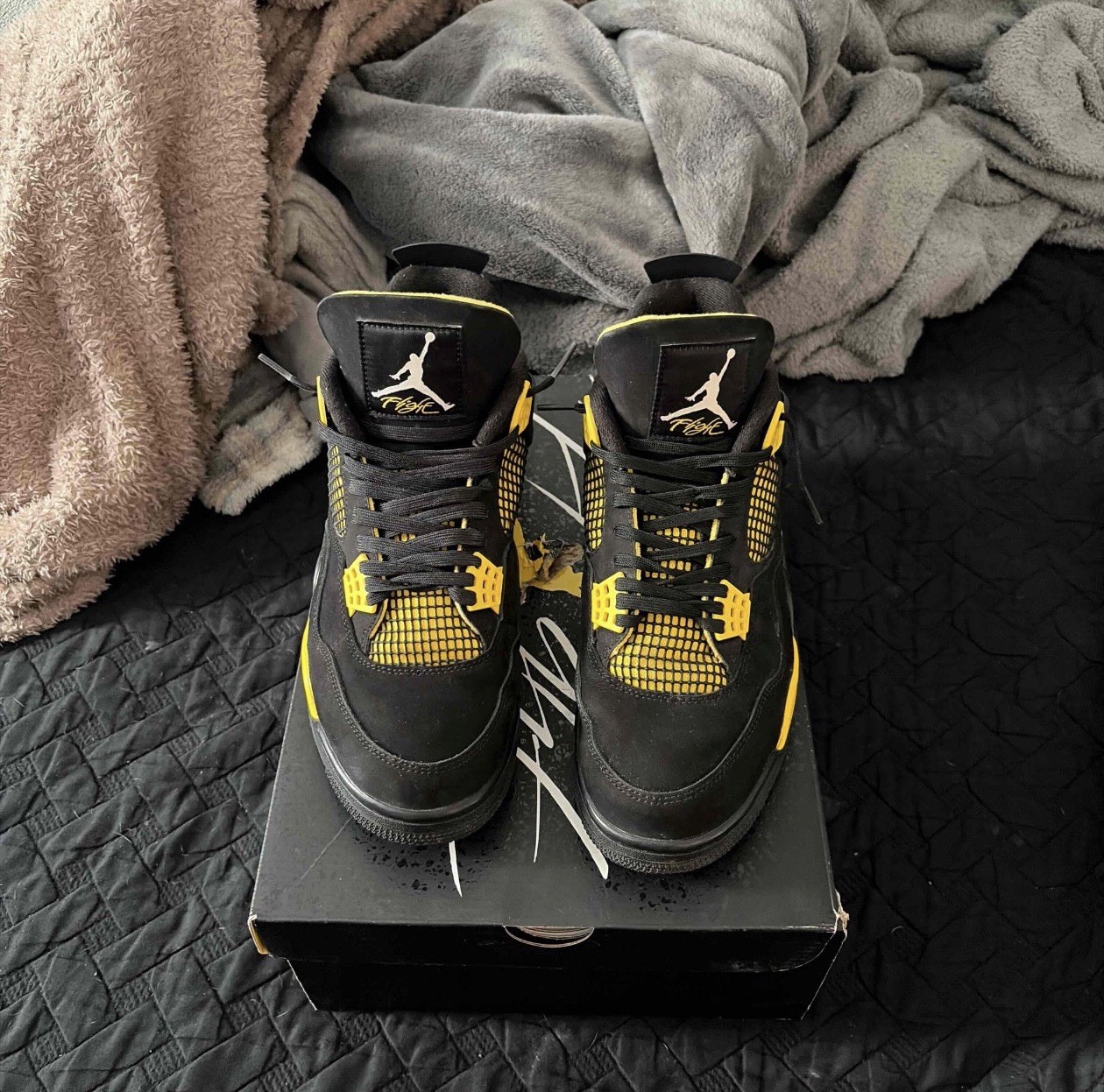 Jordan Air Jordan 4 Retro Thunder Black/Tour Yellow Mid Top DH6927-017