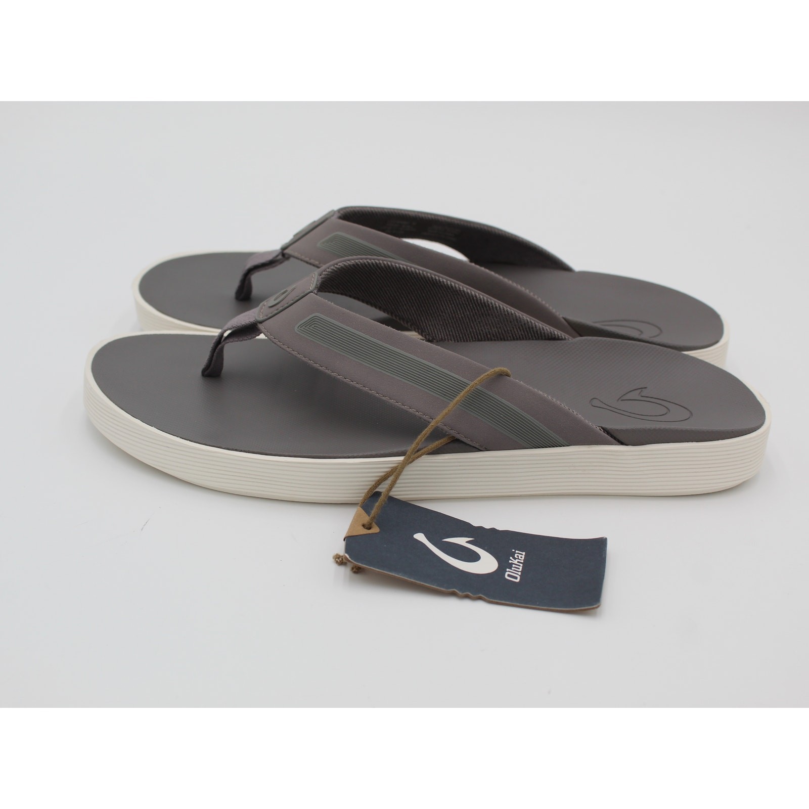 OluKai Flip Flops Mens Size 11 Gray Comfort Beach Sandals Summer Casual TAGS