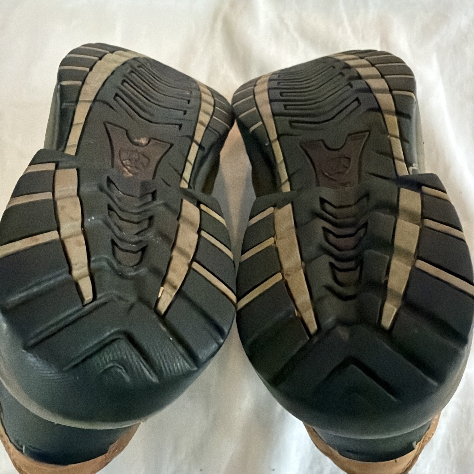 Ariat Women’s Size 7.5 B Brown Hiking Boots. Used. No Returns Accepted.