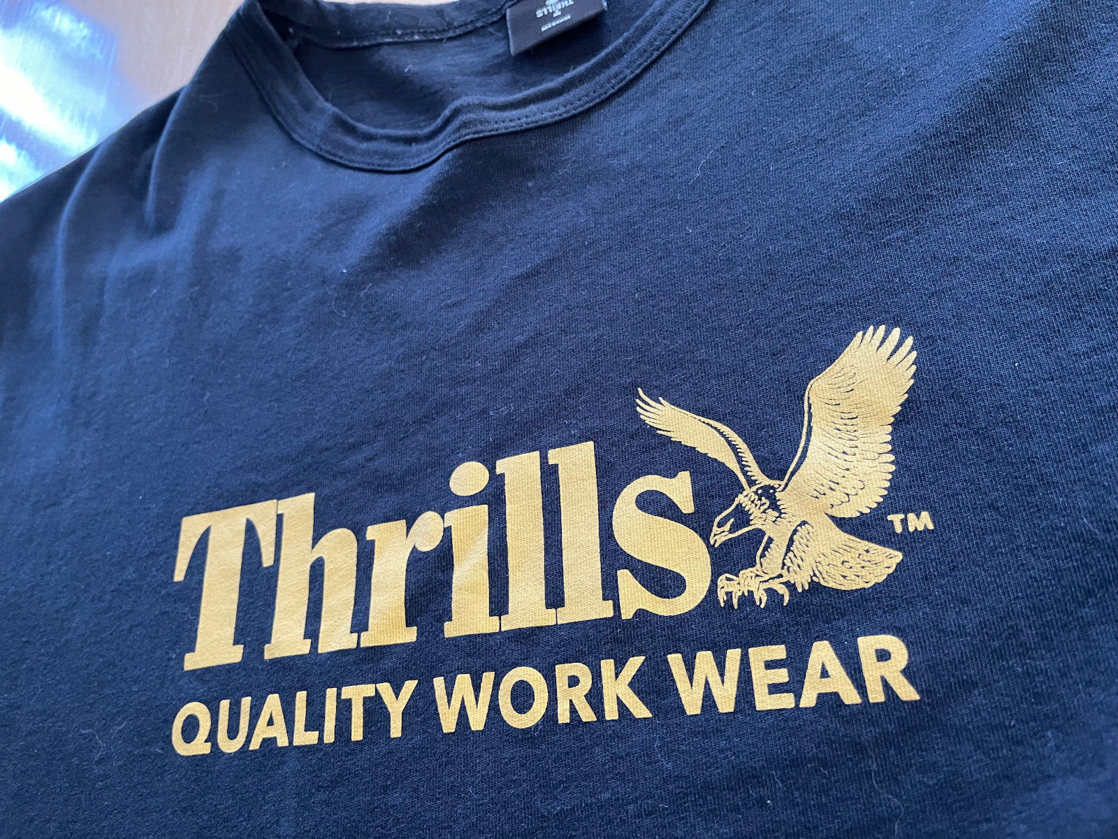 THRILLS Quality Work Wear Graphics BLACK Box Fit Tshirt – Men’s Sz M