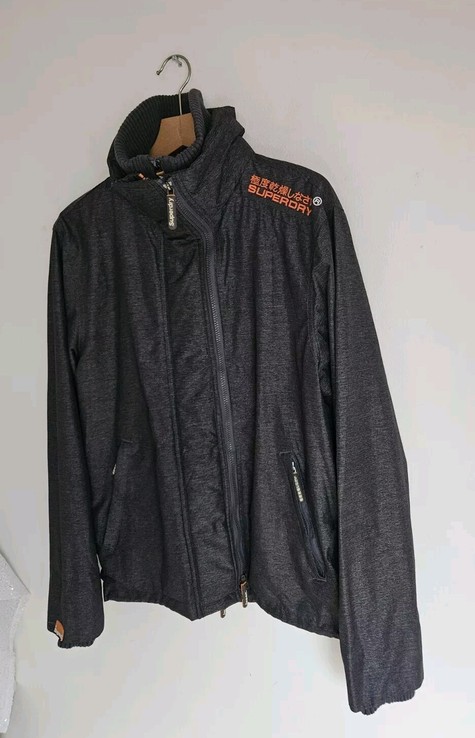 SUPERDRY WINDCHEATER MENS UK SIZE MEDIUM CHARCOAL GREY & ORANGE COAT