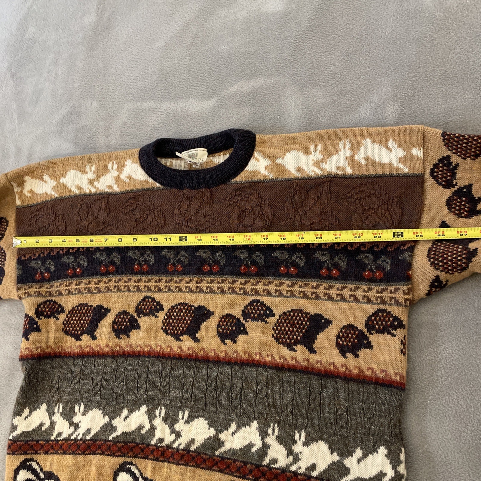 Vintage Concept Knitwear Wool Jumper Made In Britain Adult XL Skunks Hedgehogs