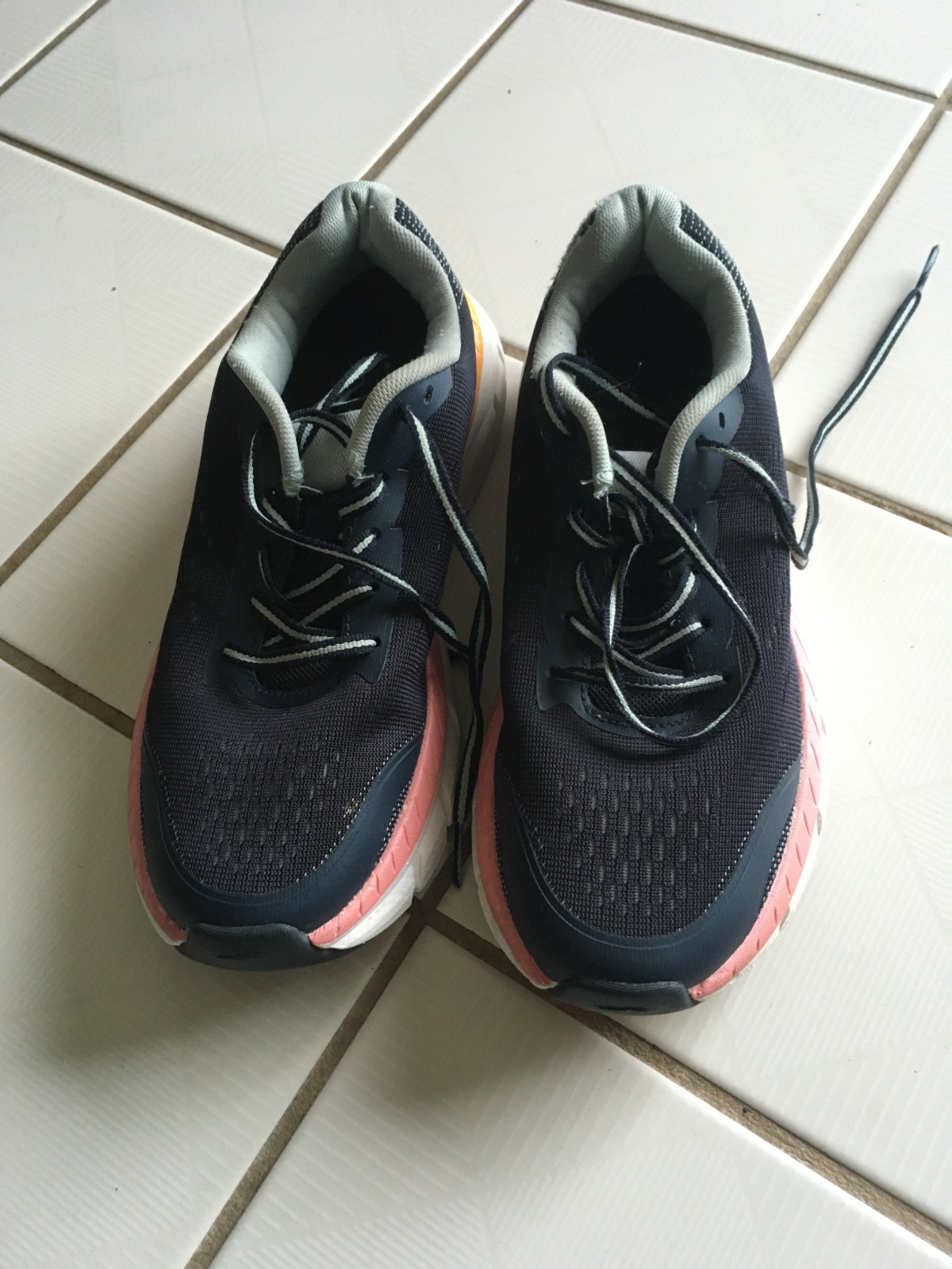 Avia Women’s Sneaker Size 6 Navy Blue, Pink/Orange border Light Blue Accents
