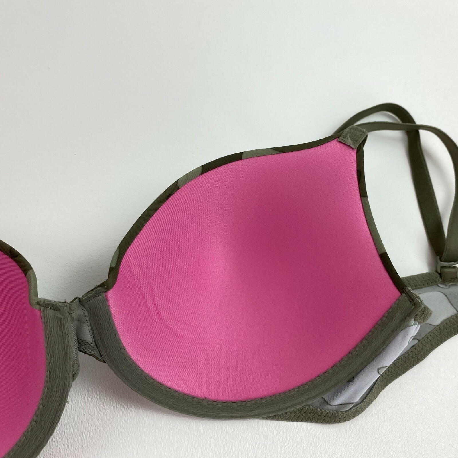 Victoria’s Secret PINK Wear Everywhere T-Shirt Lightly Lined Bras Green 32C NWT