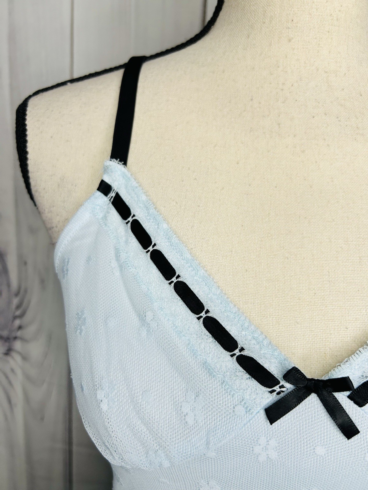 NWT Madden Girl Light Blue Floral Lace Mesh Overlay Cami Top Bow Trim Sz M