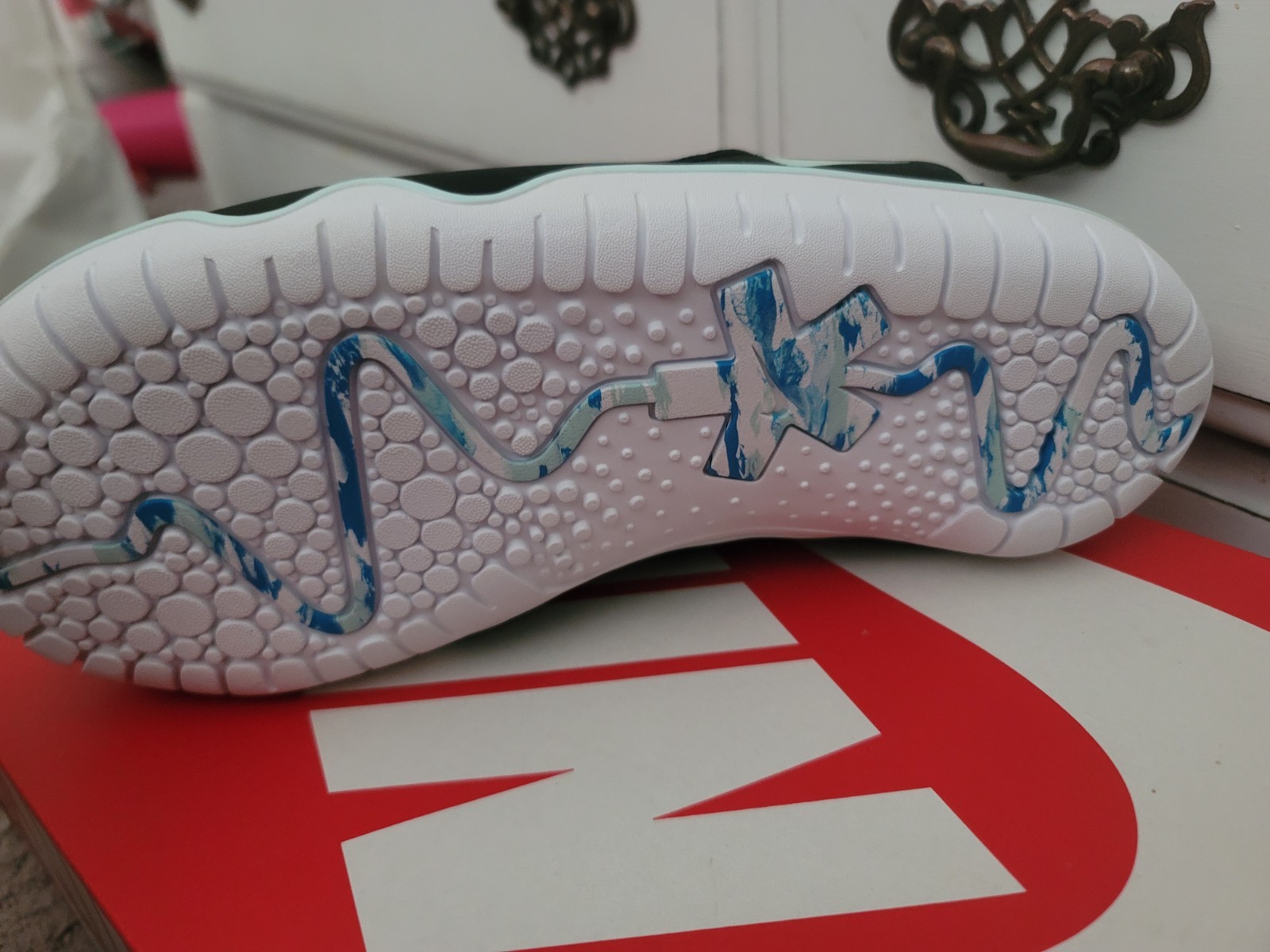 Size 10.5 womens size 9 mens- Nike Zoom Pulse Teal Tint Black limited edition