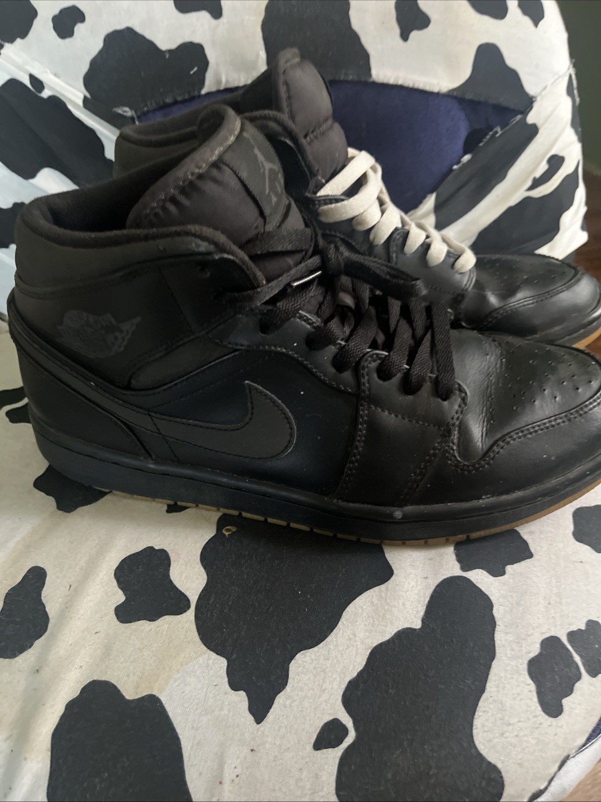 Size 10 – Air Jordan 1 Mid Triple Black