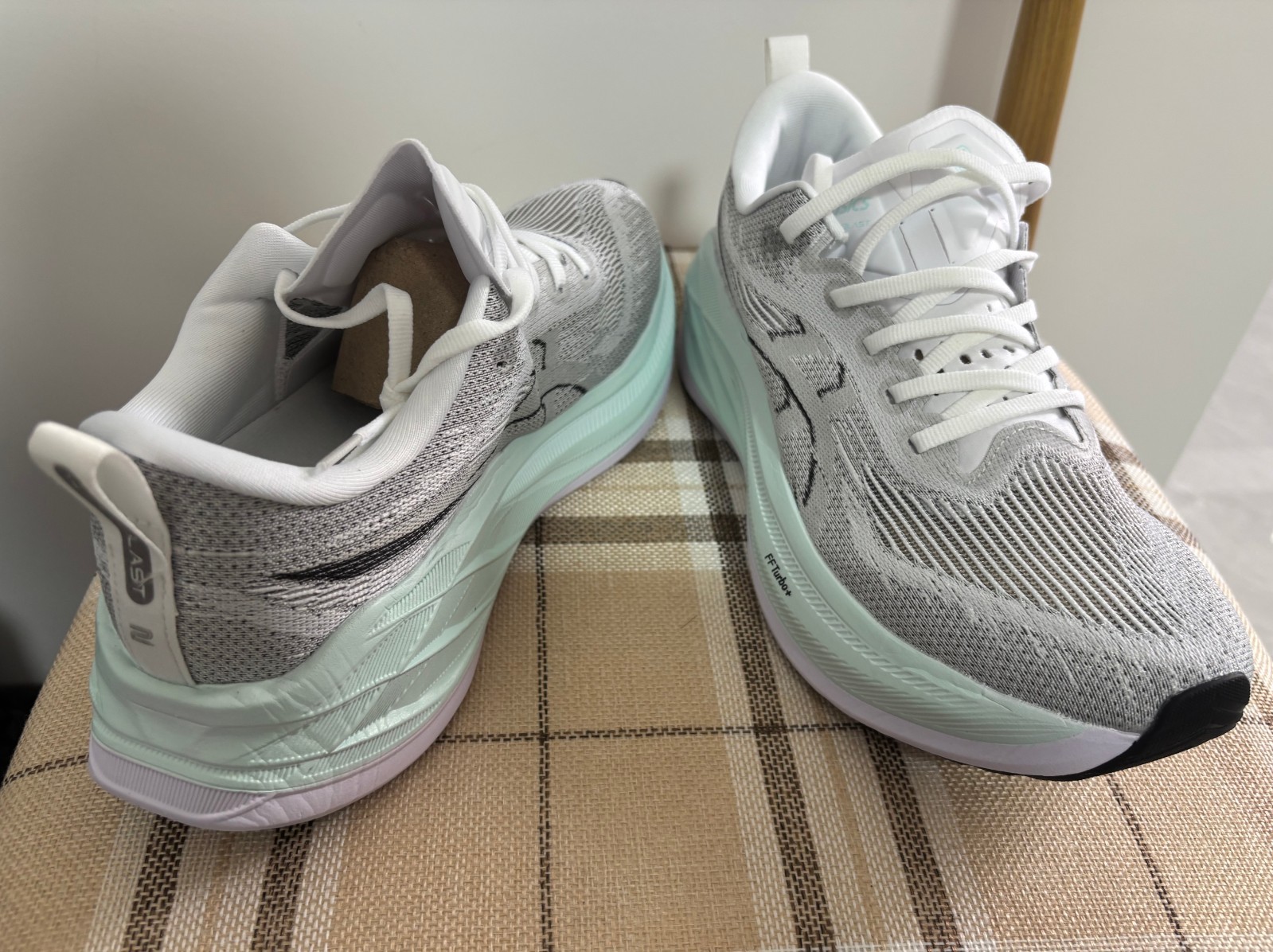 Asics Superblast 2 Men Shoe Running Sneaker White Cool Grey US 11 No Box