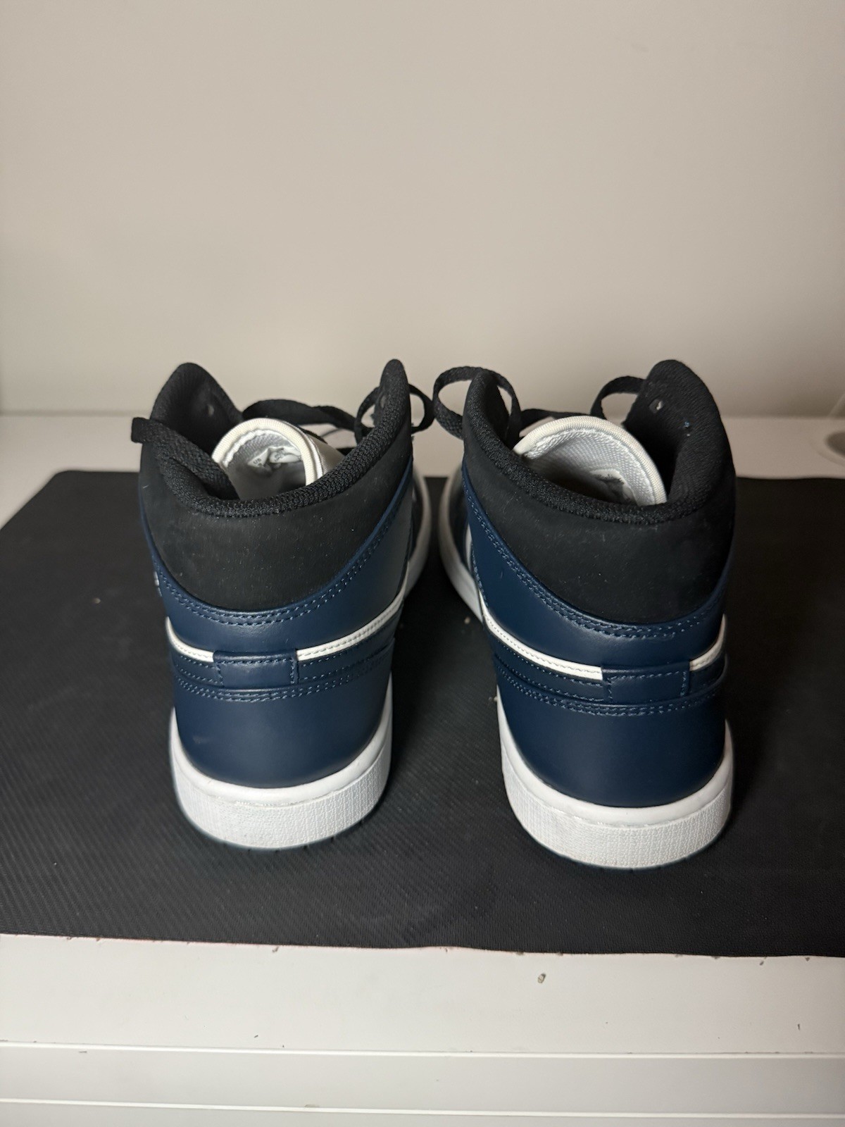 Nike Air Jordan 1 Mid Armory Navy White Black Men’s Size 9 – 554724 (No box)