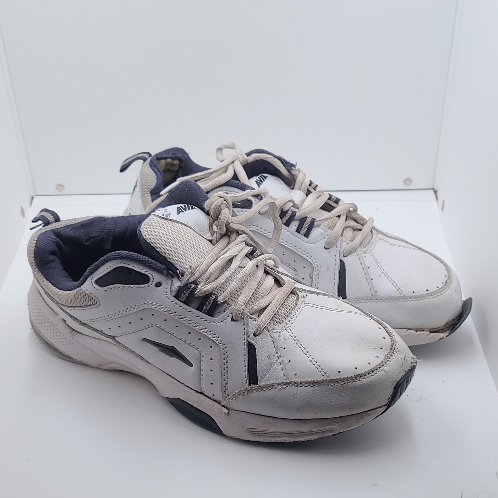 Avia Men’s Low Top White/Navy Lace-Up Solid Athletic Sneakers