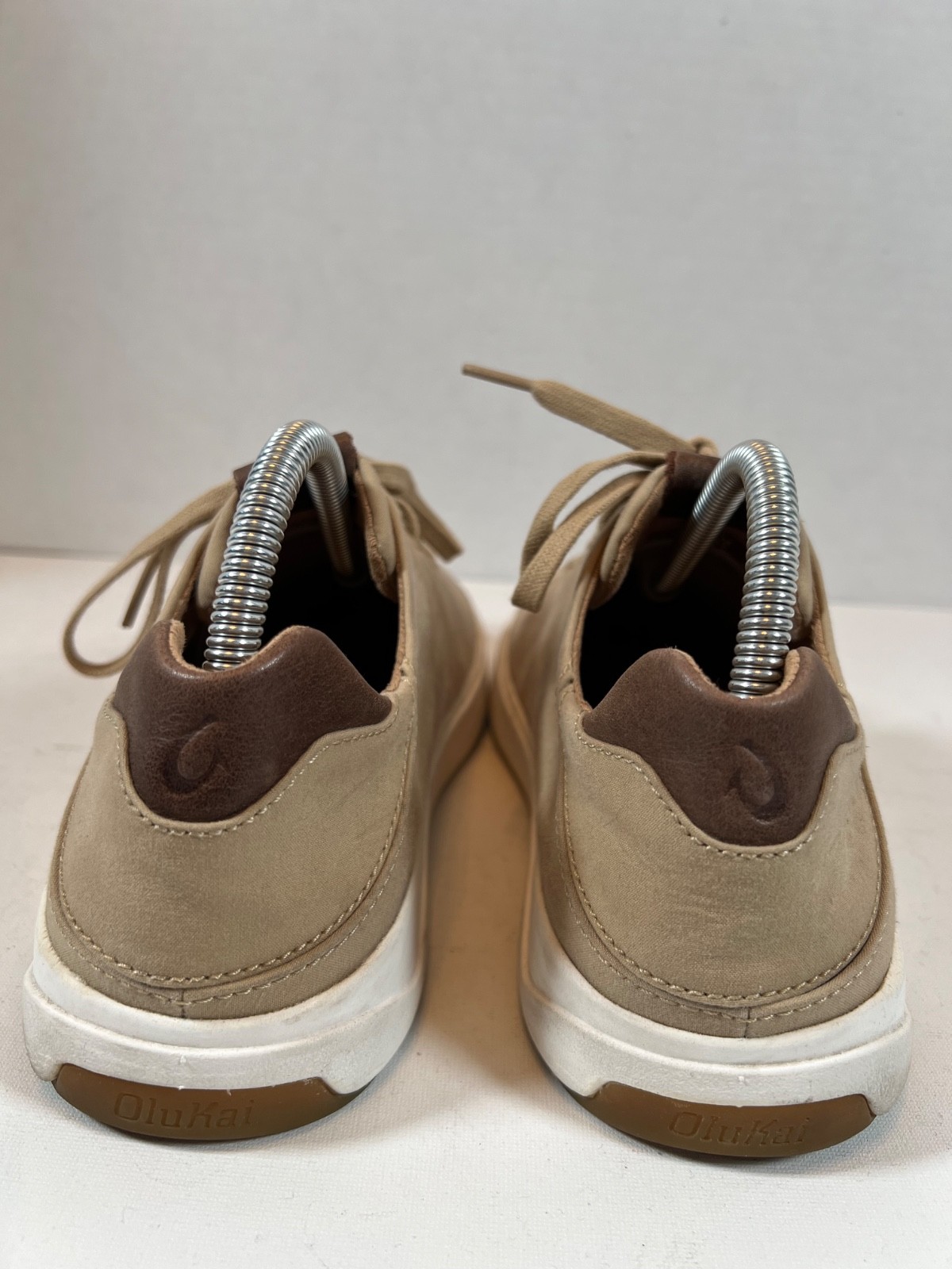 OluKai Lae’ahi Li Sneakers Mens Size 7 Tan Canvas Casual Comfort Lace Up Shoes